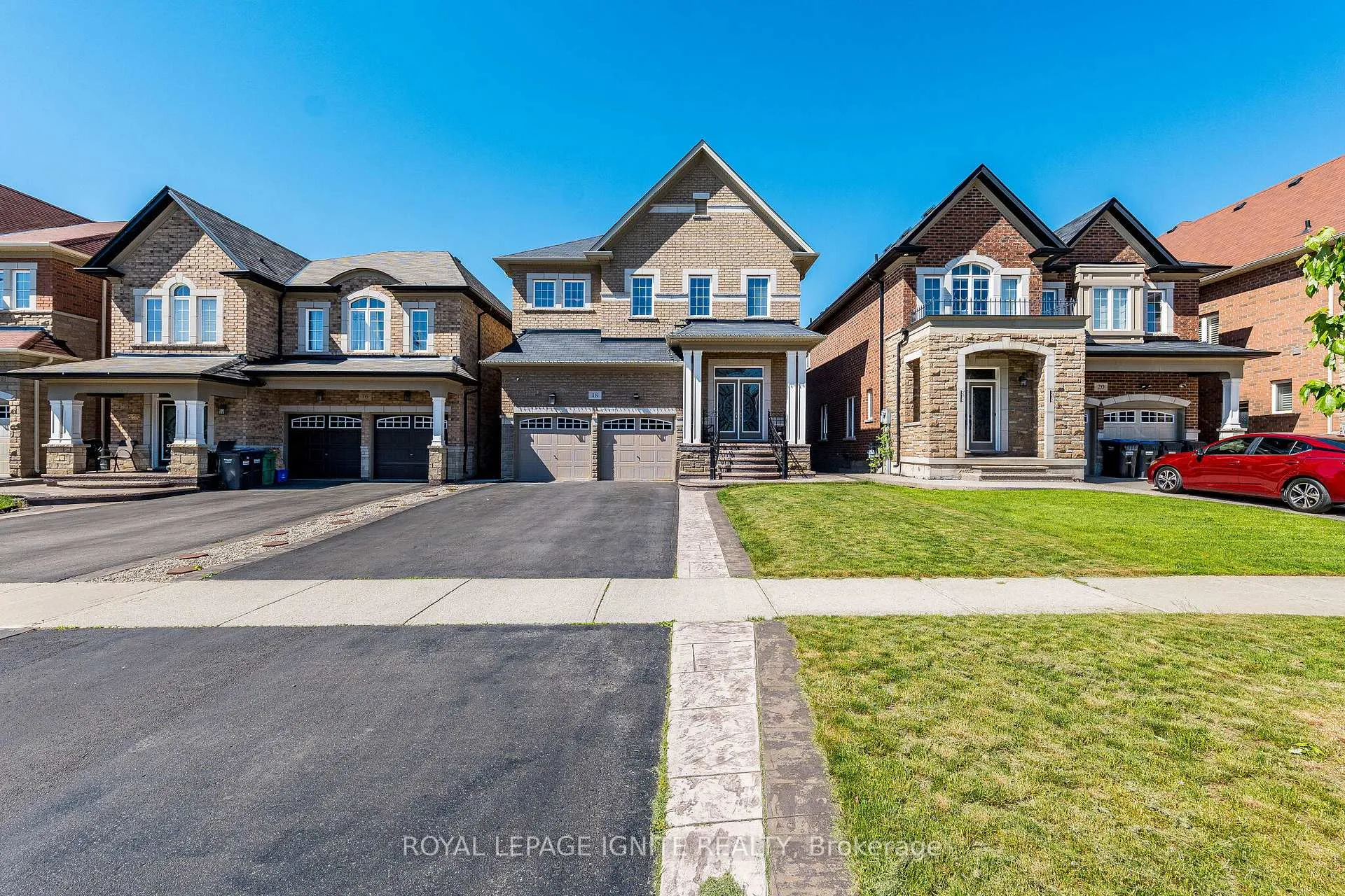Photo 1 of 18 Monkton Circle, Brampton, Credit Valley — HOMEH