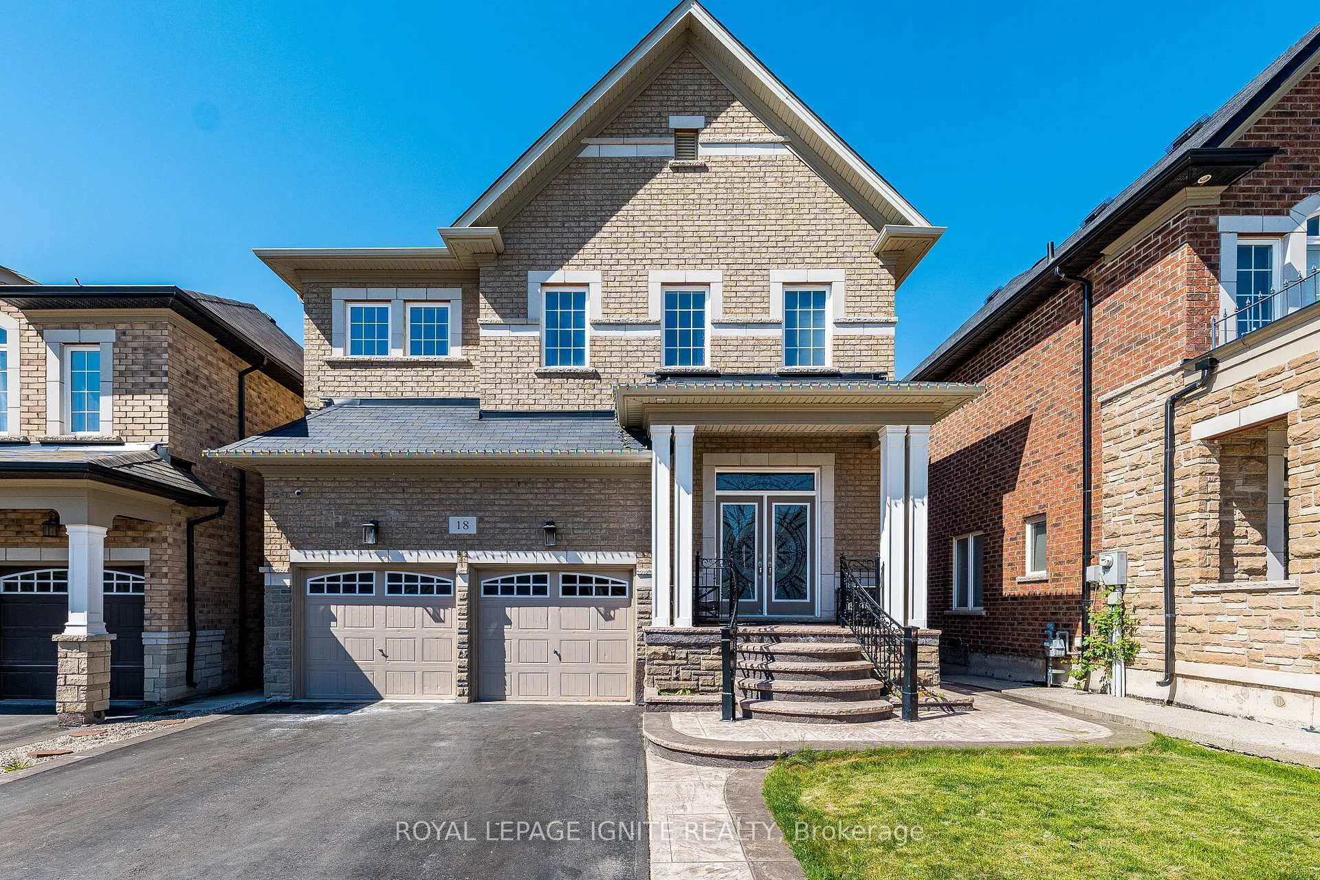 Photo 2 of 18 Monkton Circle, Brampton, Credit Valley — HOMEH