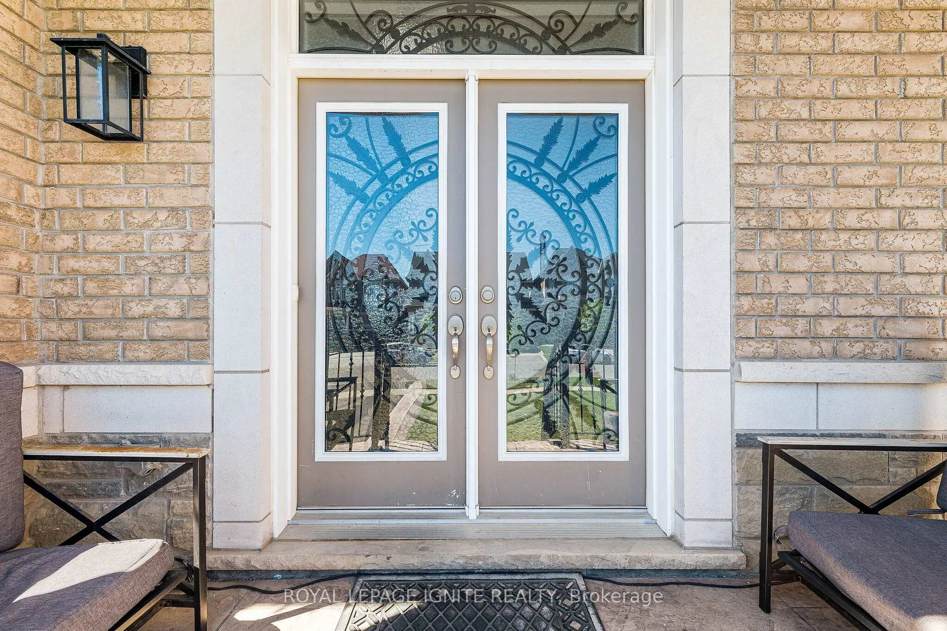 Photo 4 of 18 Monkton Circle, Brampton, Credit Valley — HOMEH