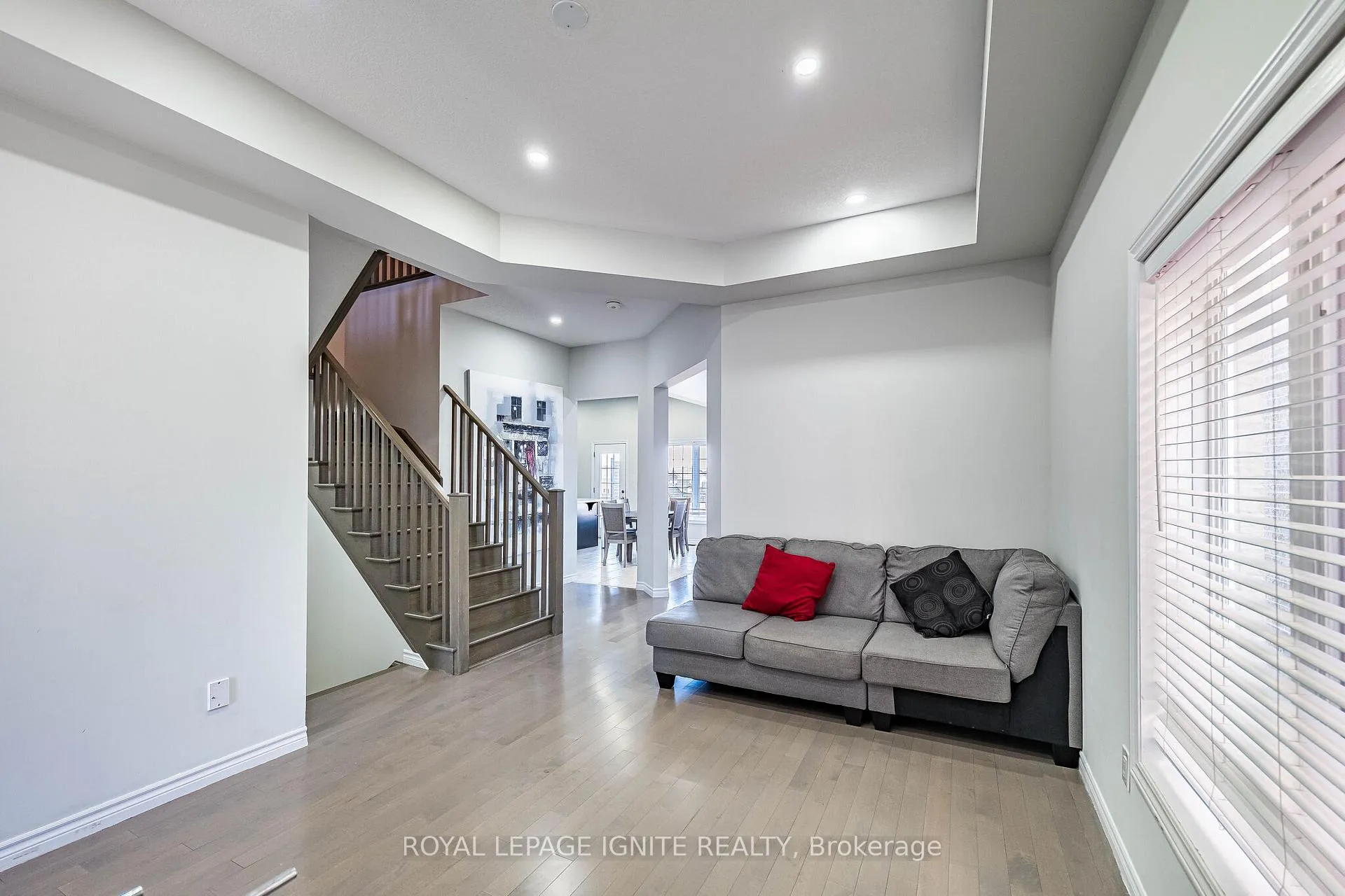 Photo 8 of 18 Monkton Circle, Brampton, Credit Valley — HOMEH