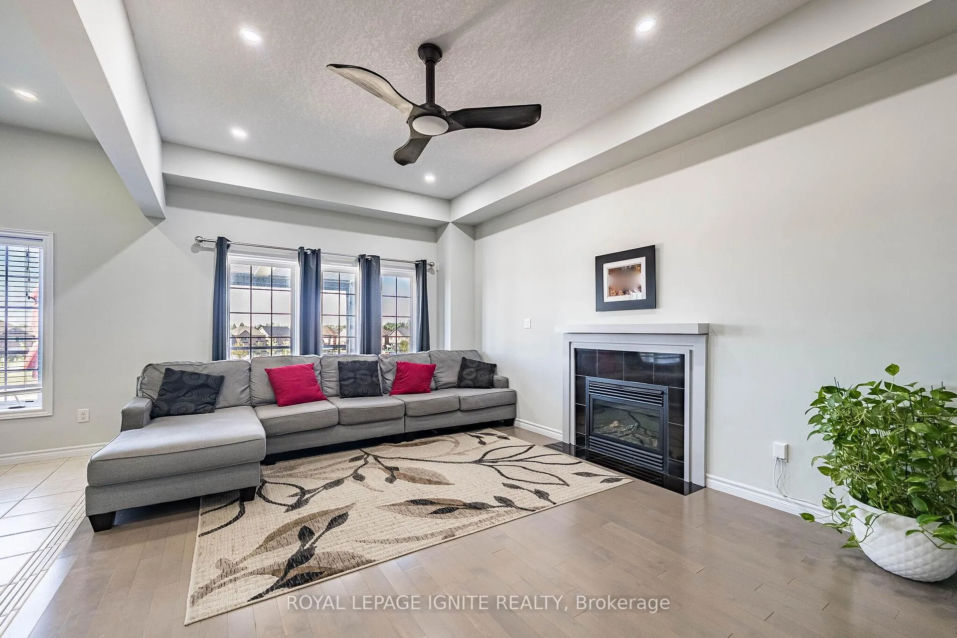 Photo 11 of 18 Monkton Circle, Brampton, Credit Valley — HOMEH