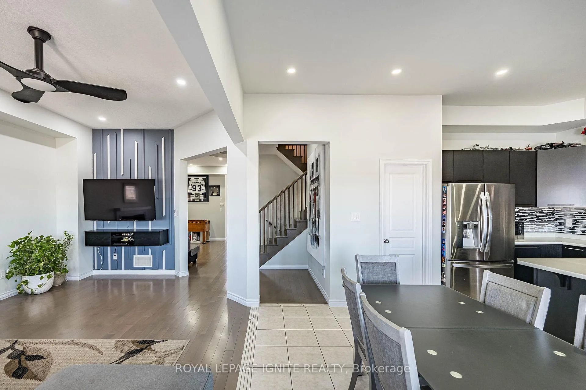 Photo 14 of 18 Monkton Circle, Brampton, Credit Valley — HOMEH