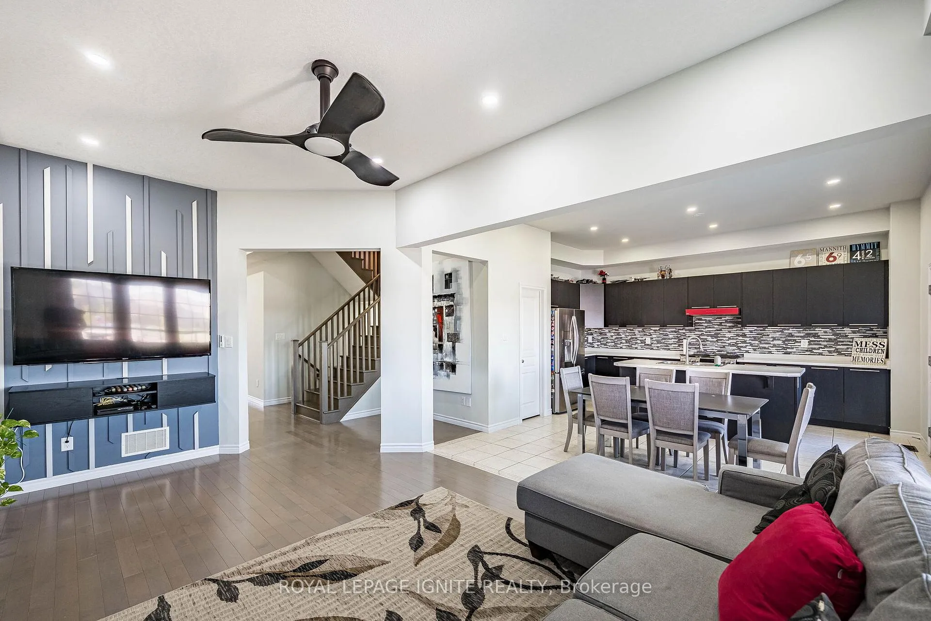 Photo 15 of 18 Monkton Circle, Brampton, Credit Valley — HOMEH