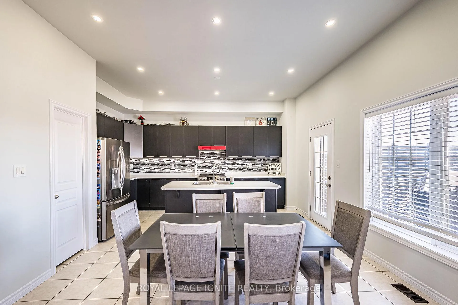 Photo 16 of 18 Monkton Circle, Brampton, Credit Valley — HOMEH