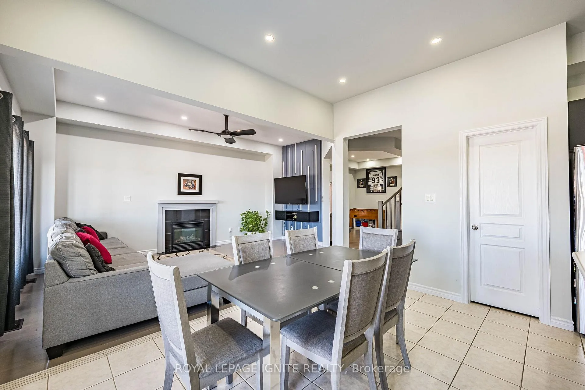 Photo 17 of 18 Monkton Circle, Brampton, Credit Valley — HOMEH