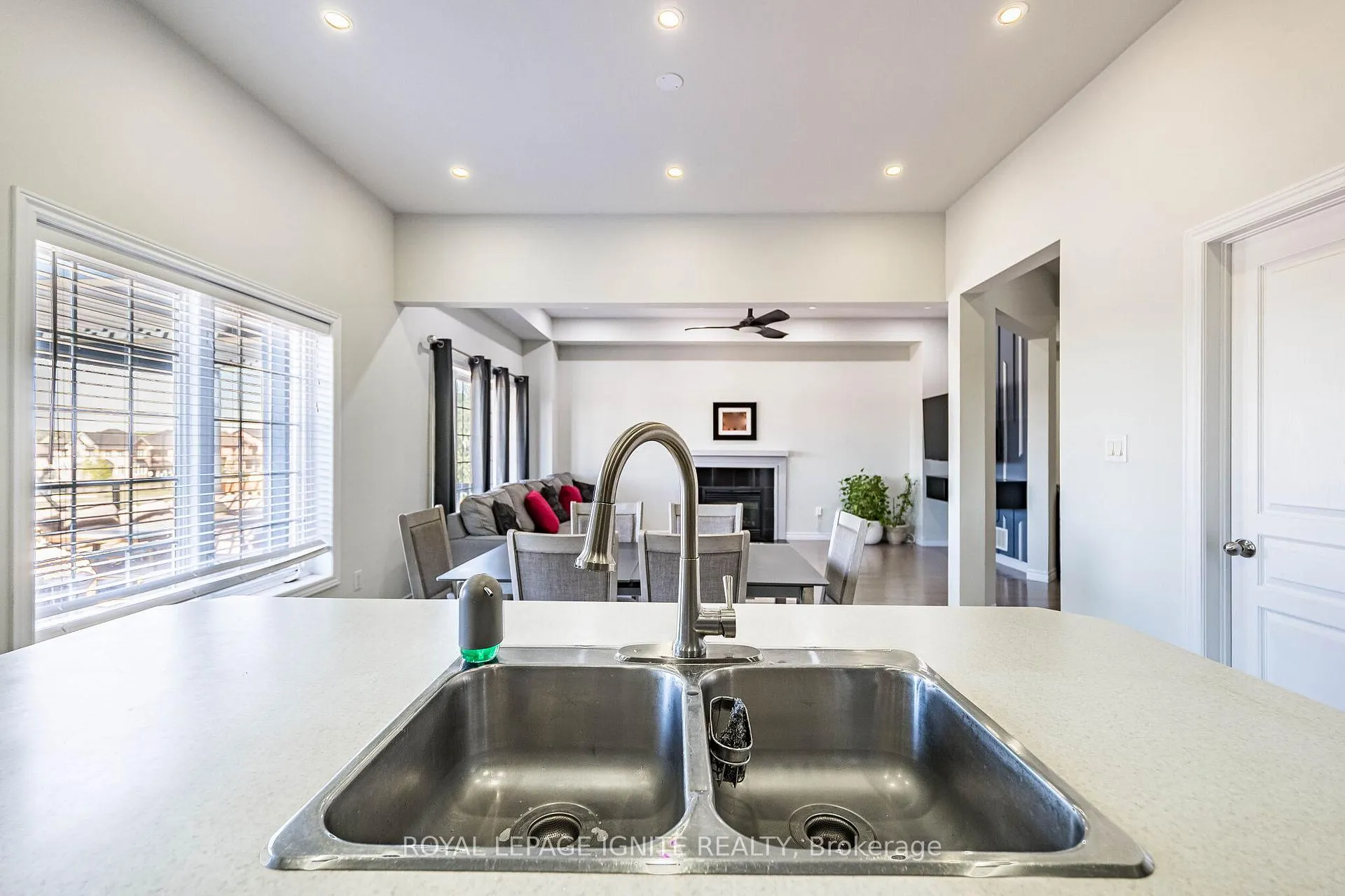 Photo 20 of 18 Monkton Circle, Brampton, Credit Valley — HOMEH