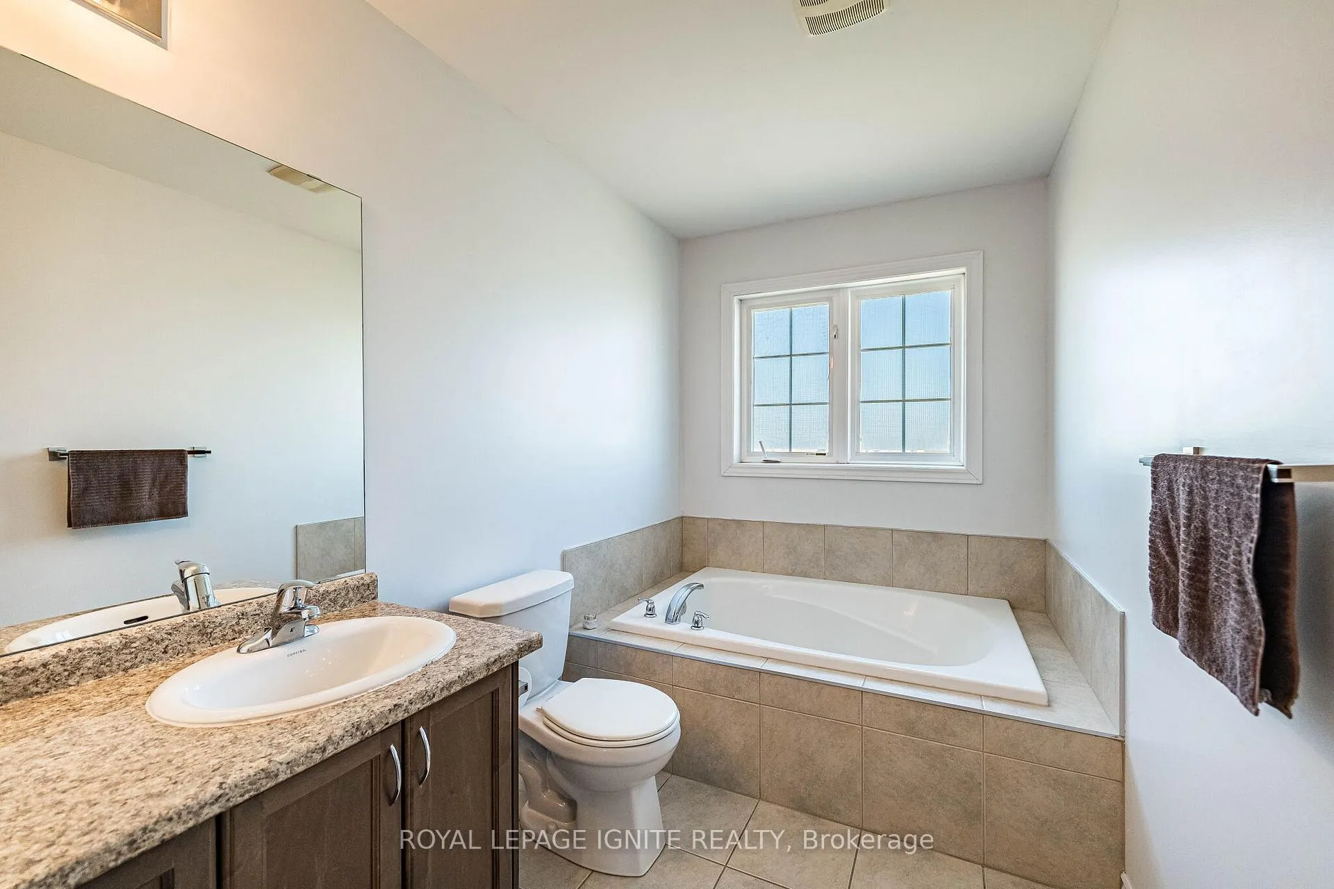 Photo 28 of 18 Monkton Circle, Brampton, Credit Valley — HOMEH