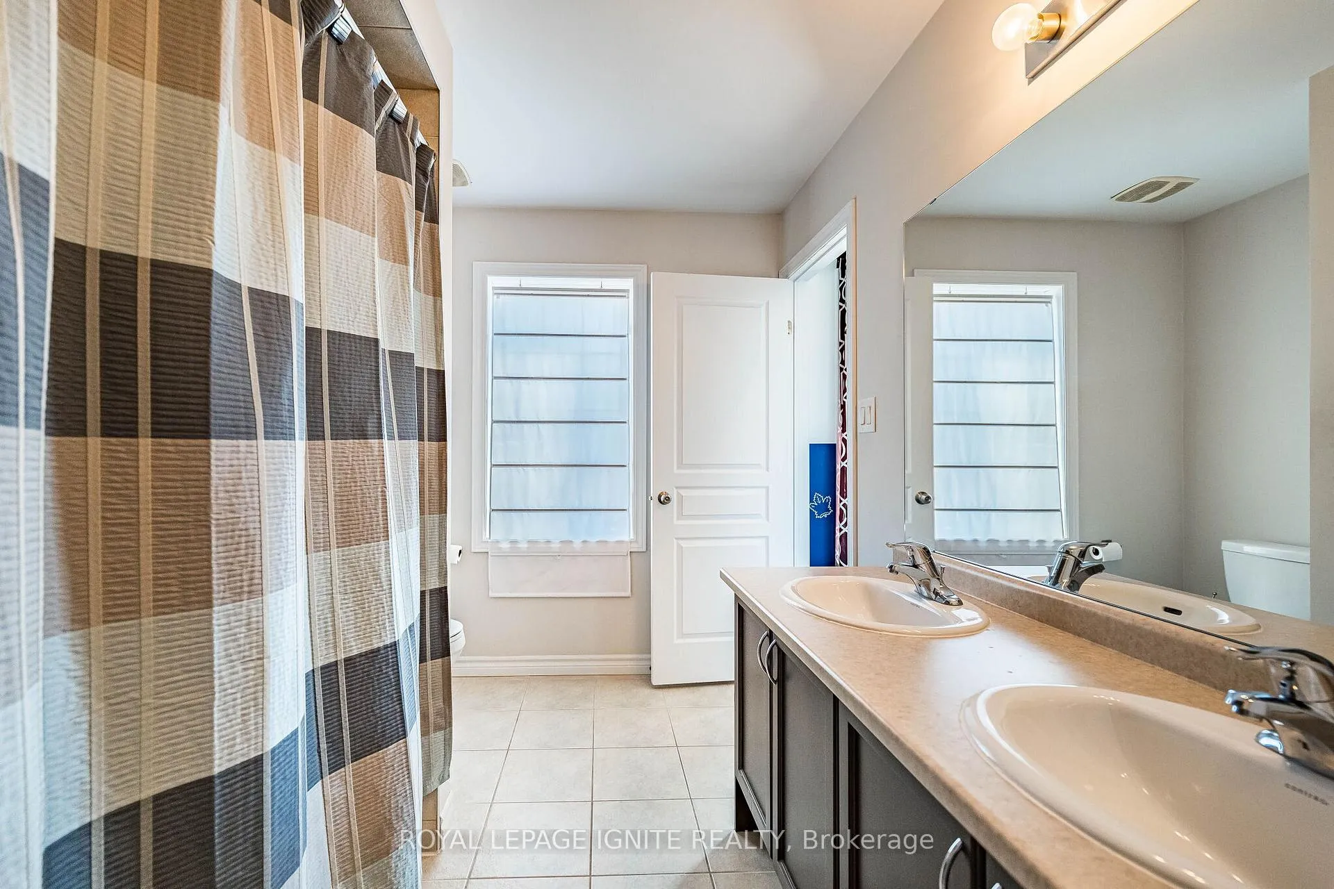 Photo 38 of 18 Monkton Circle, Brampton, Credit Valley — HOMEH