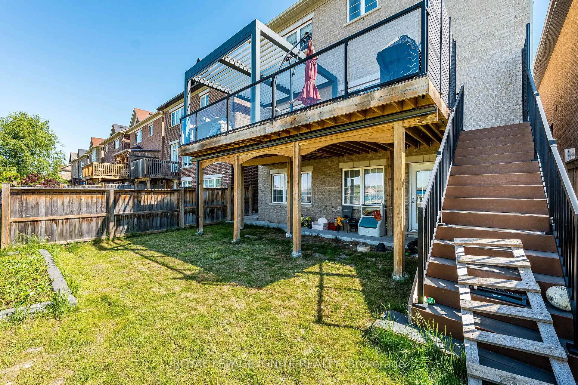 Photo 43 of 18 Monkton Circle, Brampton, Credit Valley — HOMEH