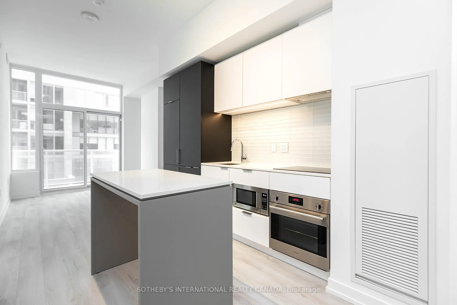 Photo 2 of Unit 403, 33 Helendale Avenue, Toronto, Yonge-Eglinton — HOMEH