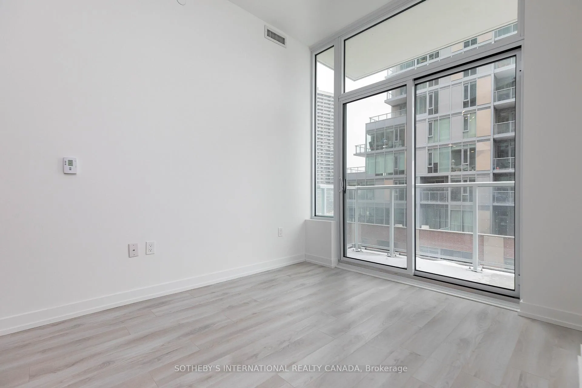 Photo 5 of Unit 403, 33 Helendale Avenue, Toronto, Yonge-Eglinton — HOMEH