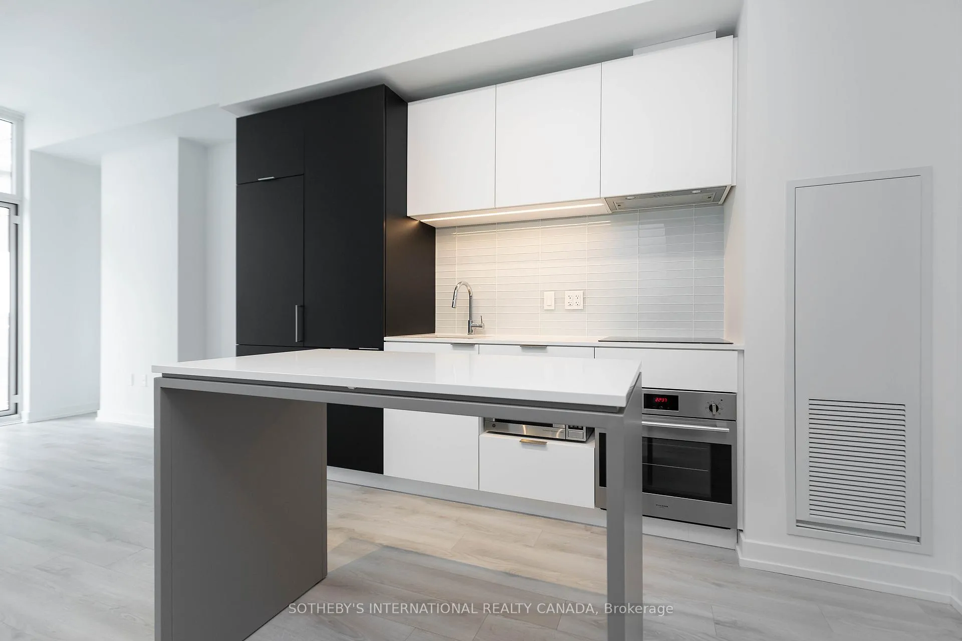 Photo 9 of Unit 403, 33 Helendale Avenue, Toronto, Yonge-Eglinton — HOMEH