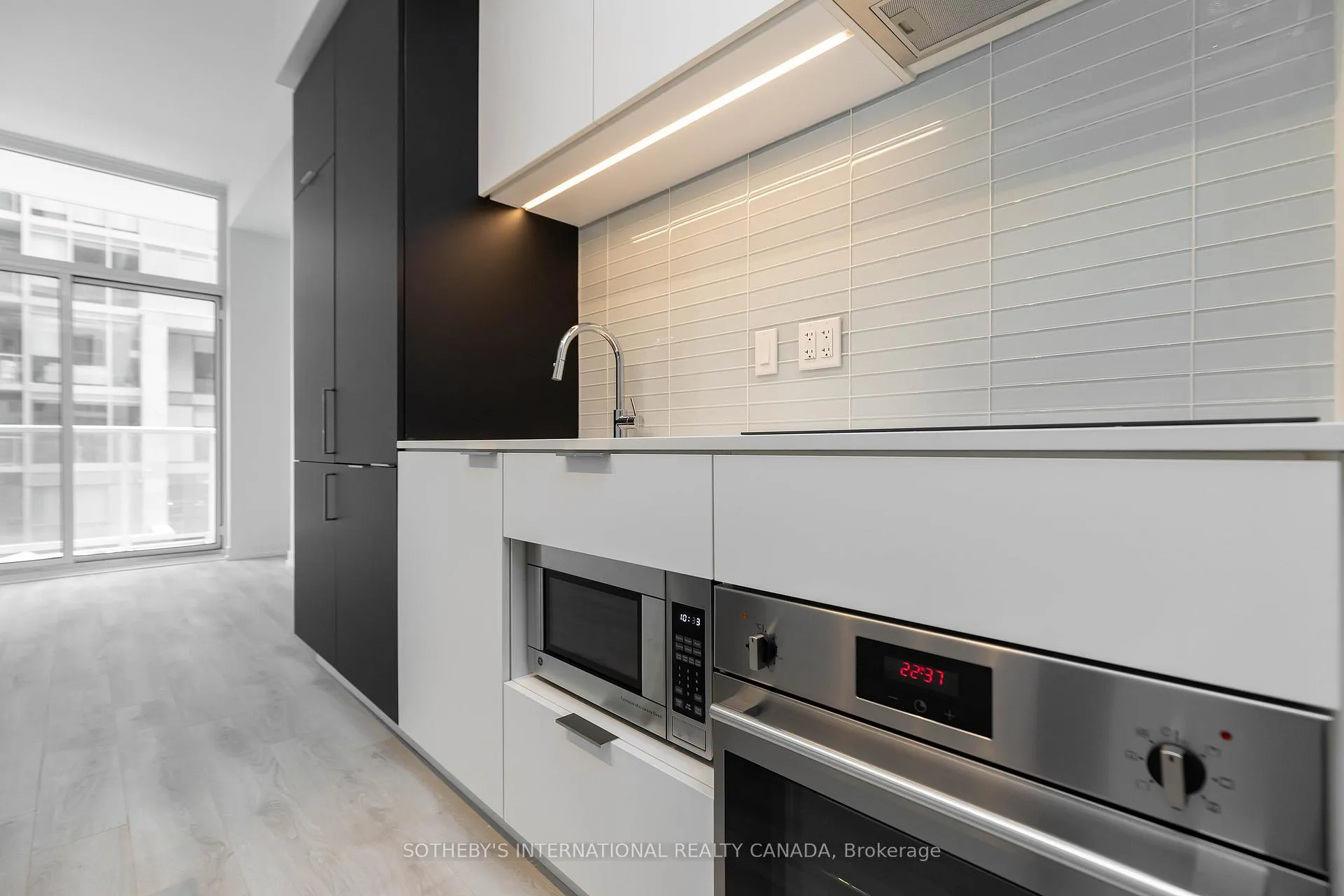 Photo 10 of Unit 403, 33 Helendale Avenue, Toronto, Yonge-Eglinton — HOMEH