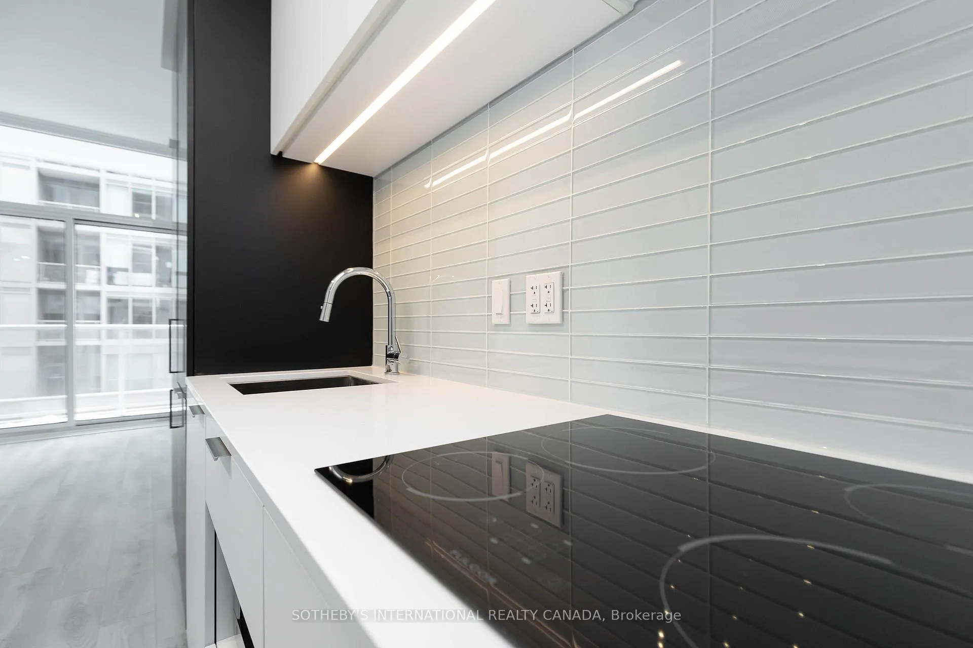 Photo 11 of Unit 403, 33 Helendale Avenue, Toronto, Yonge-Eglinton — HOMEH