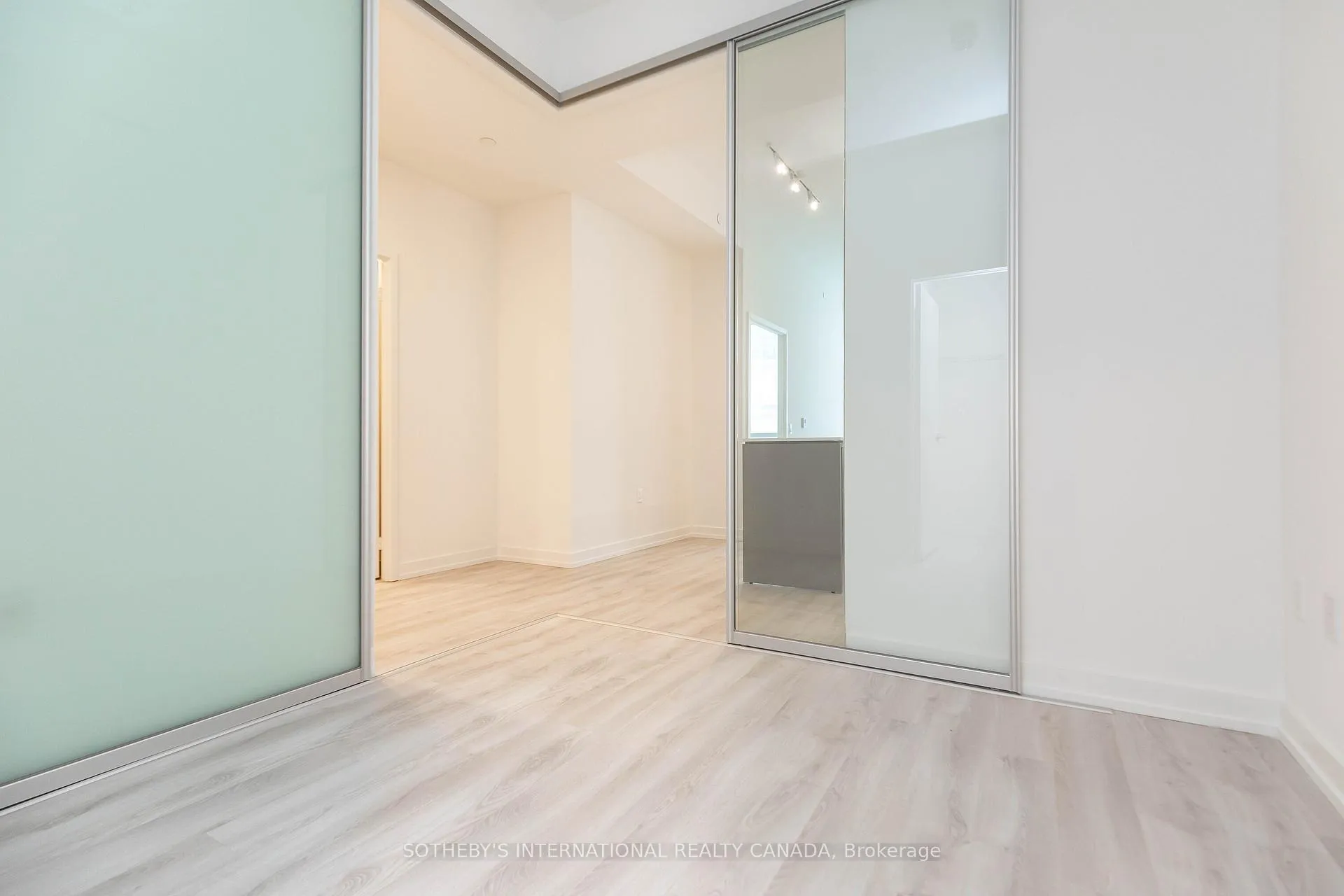 Photo 16 of Unit 403, 33 Helendale Avenue, Toronto, Yonge-Eglinton — HOMEH