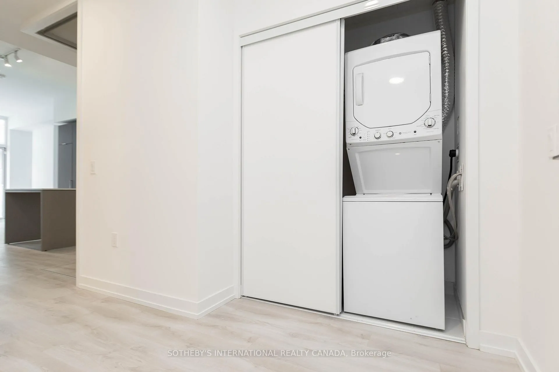 Photo 23 of Unit 403, 33 Helendale Avenue, Toronto, Yonge-Eglinton — HOMEH