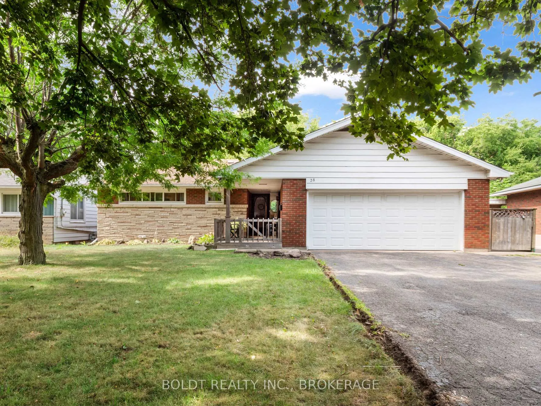 Photo 1 of 38 Kenworth Drive, St. Catharines, Carlton/Bunting — HOMEH