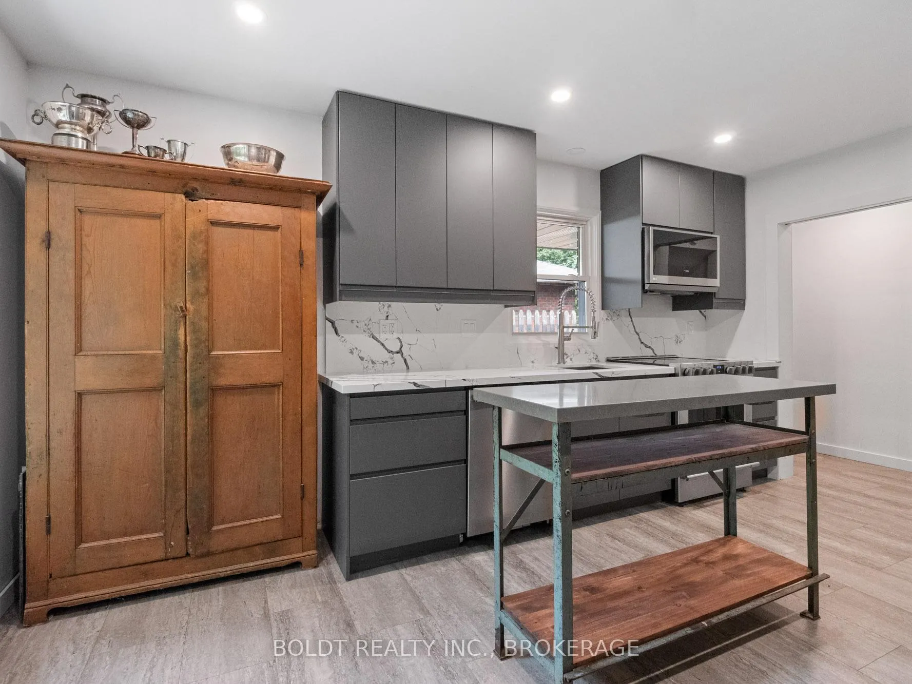 Photo 9 of 38 Kenworth Drive, St. Catharines, Carlton/Bunting — HOMEH