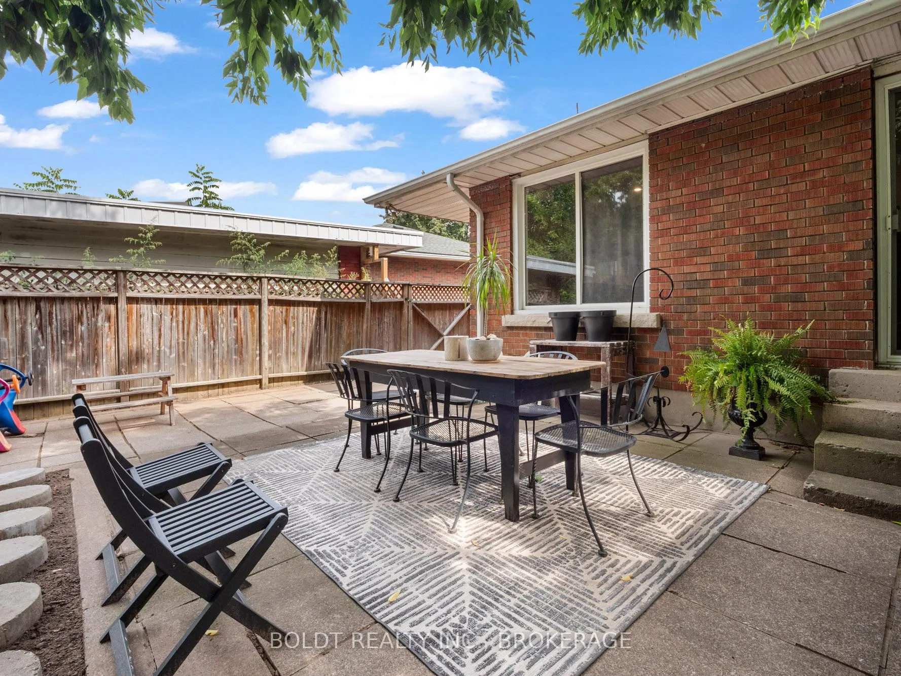 Photo 30 of 38 Kenworth Drive, St. Catharines, Carlton/Bunting — HOMEH