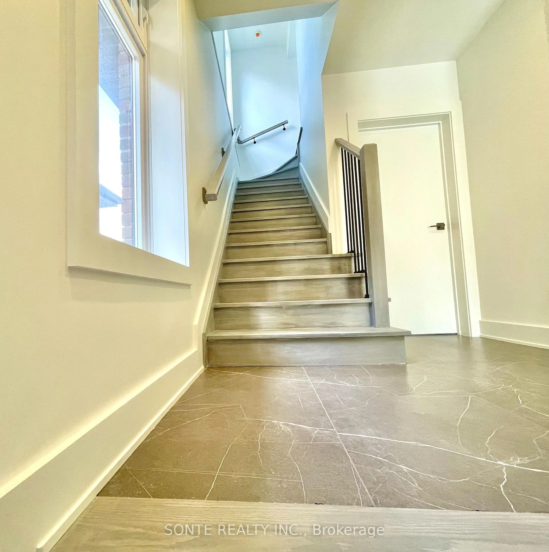 Photo 3 of Unit #301, 333 Palmerston Boulevard, Toronto, Palmerston-Little Italy — HOMEH