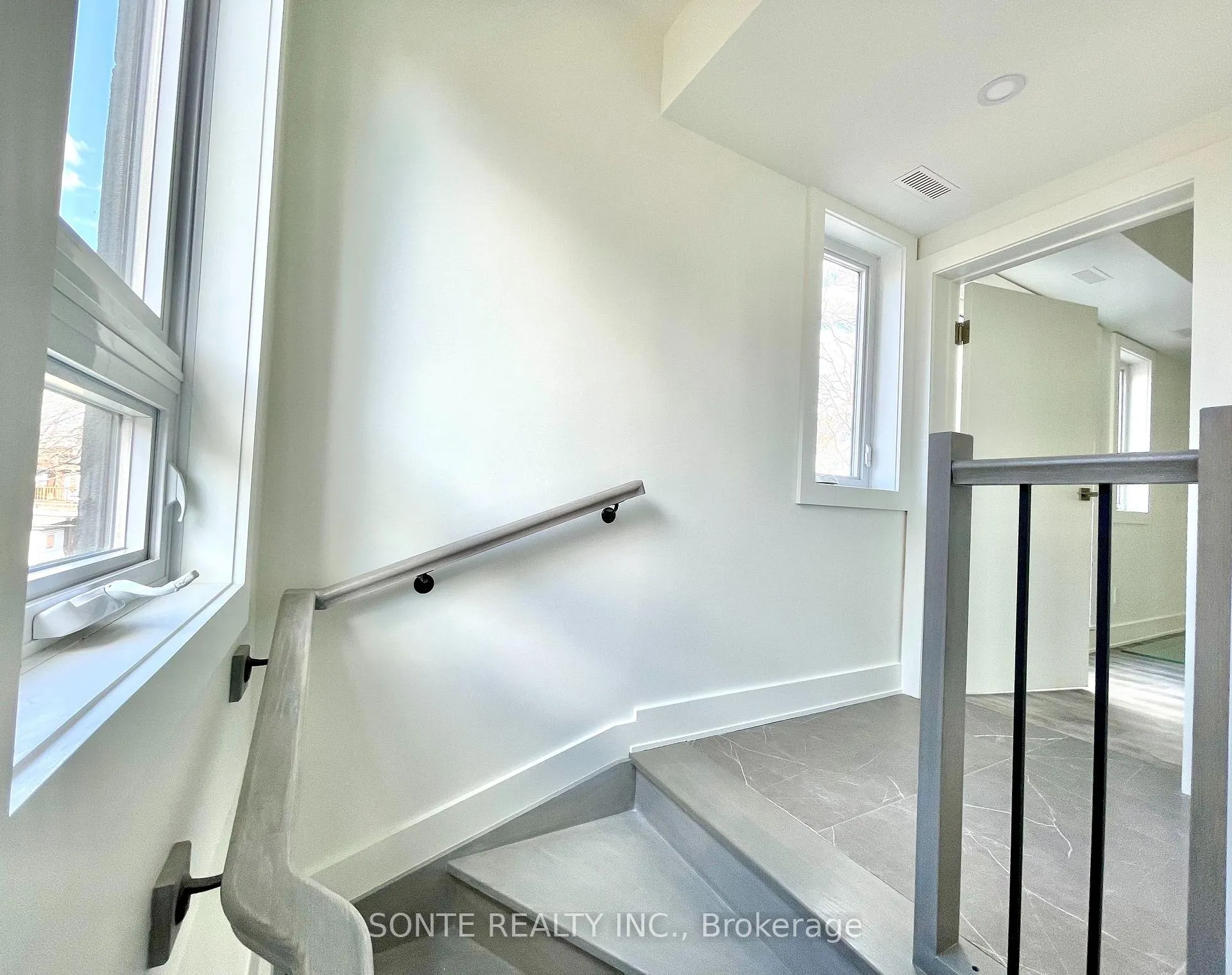 Photo 4 of Unit #301, 333 Palmerston Boulevard, Toronto, Palmerston-Little Italy — HOMEH