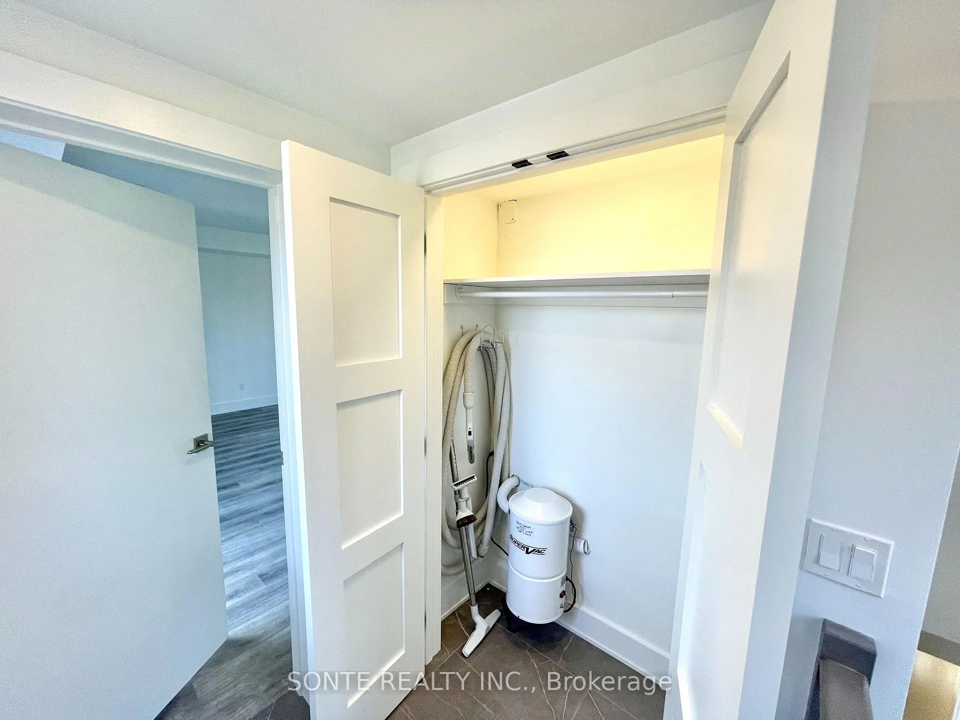 Photo 6 of Unit #301, 333 Palmerston Boulevard, Toronto, Palmerston-Little Italy — HOMEH