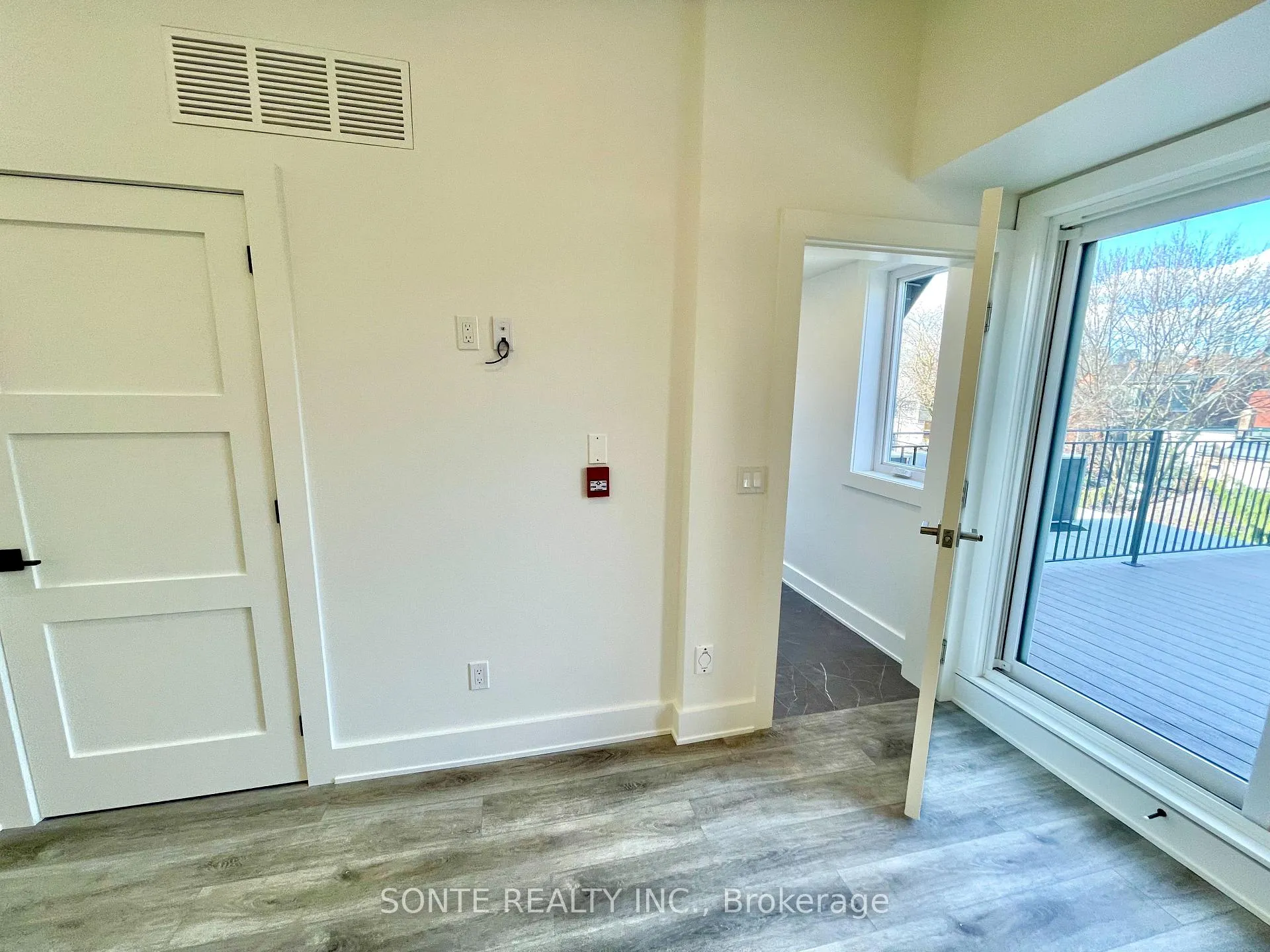 Photo 7 of Unit #301, 333 Palmerston Boulevard, Toronto, Palmerston-Little Italy — HOMEH