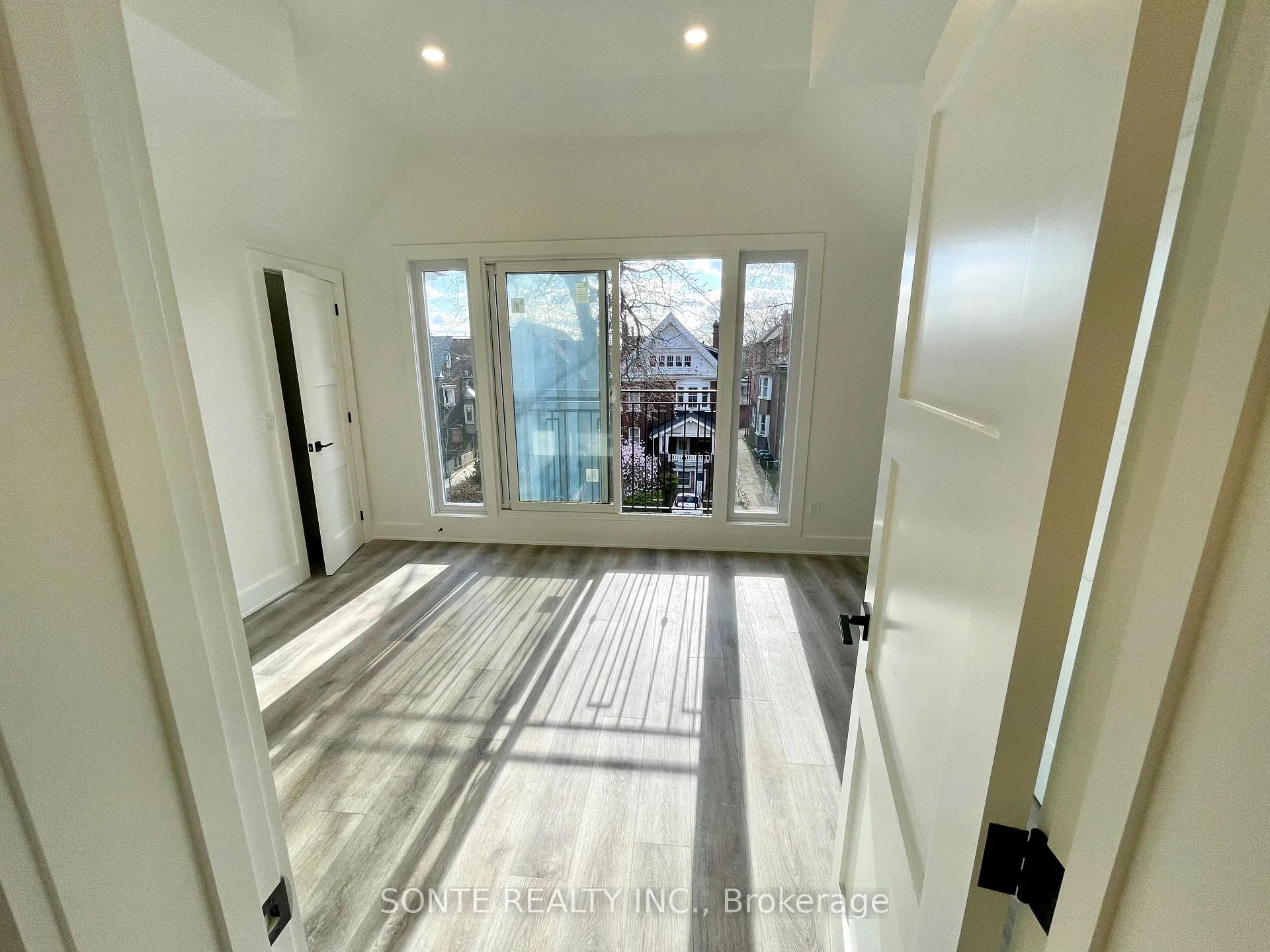 Photo 25 of Unit #301, 333 Palmerston Boulevard, Toronto, Palmerston-Little Italy — HOMEH