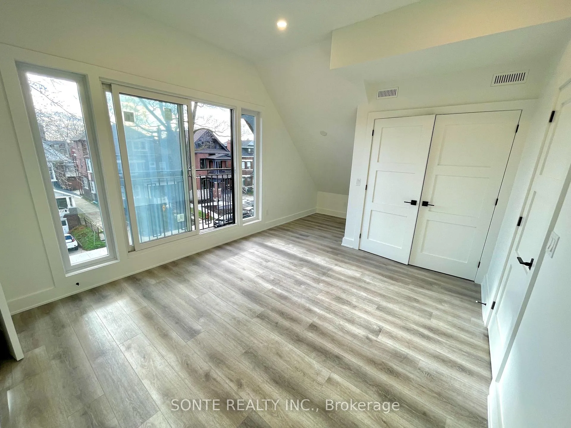 Photo 26 of Unit #301, 333 Palmerston Boulevard, Toronto, Palmerston-Little Italy — HOMEH