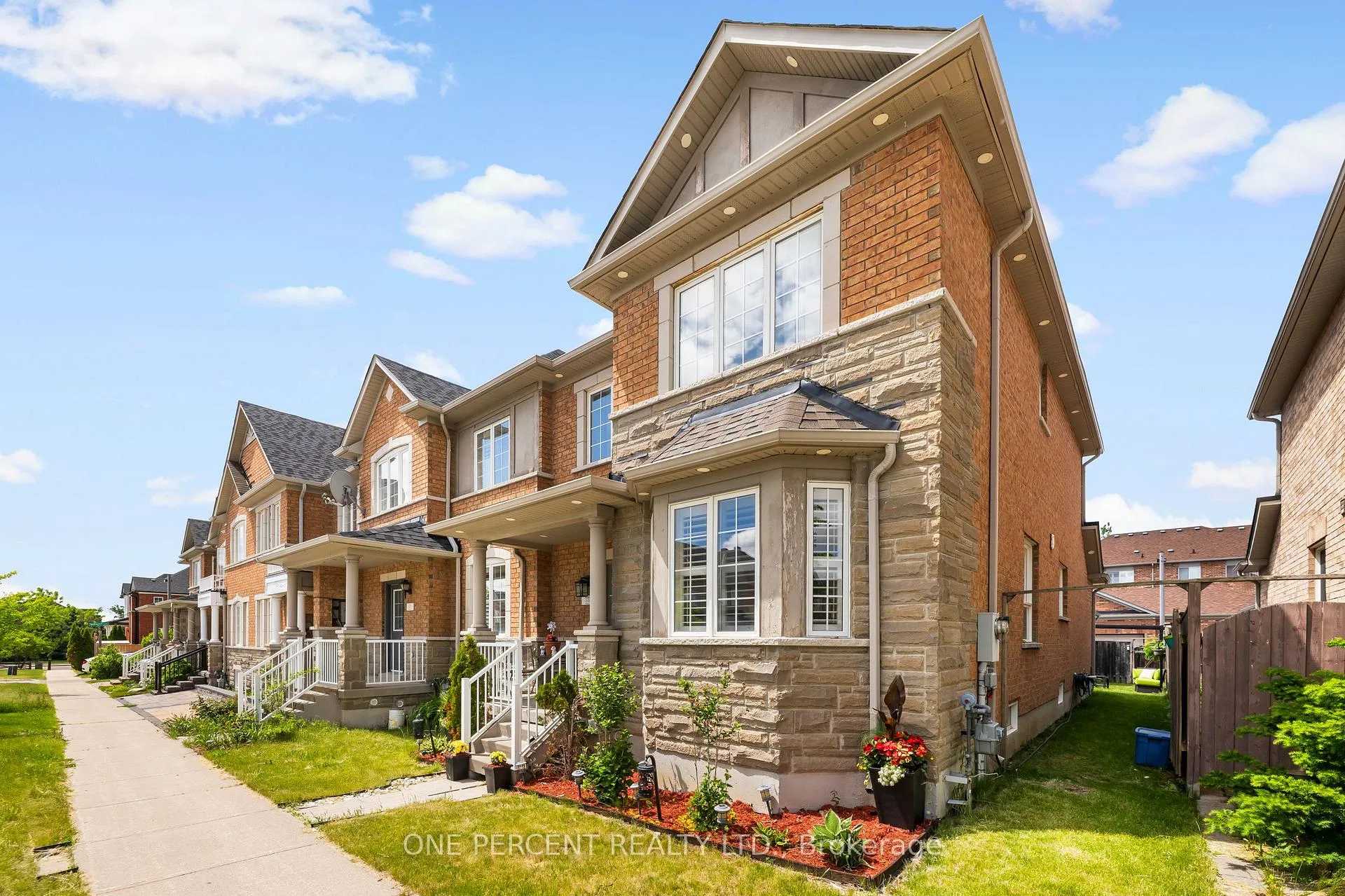 Photo 2 of 73 Andriana Crescent, Markham, Box Grove — HOMEH
