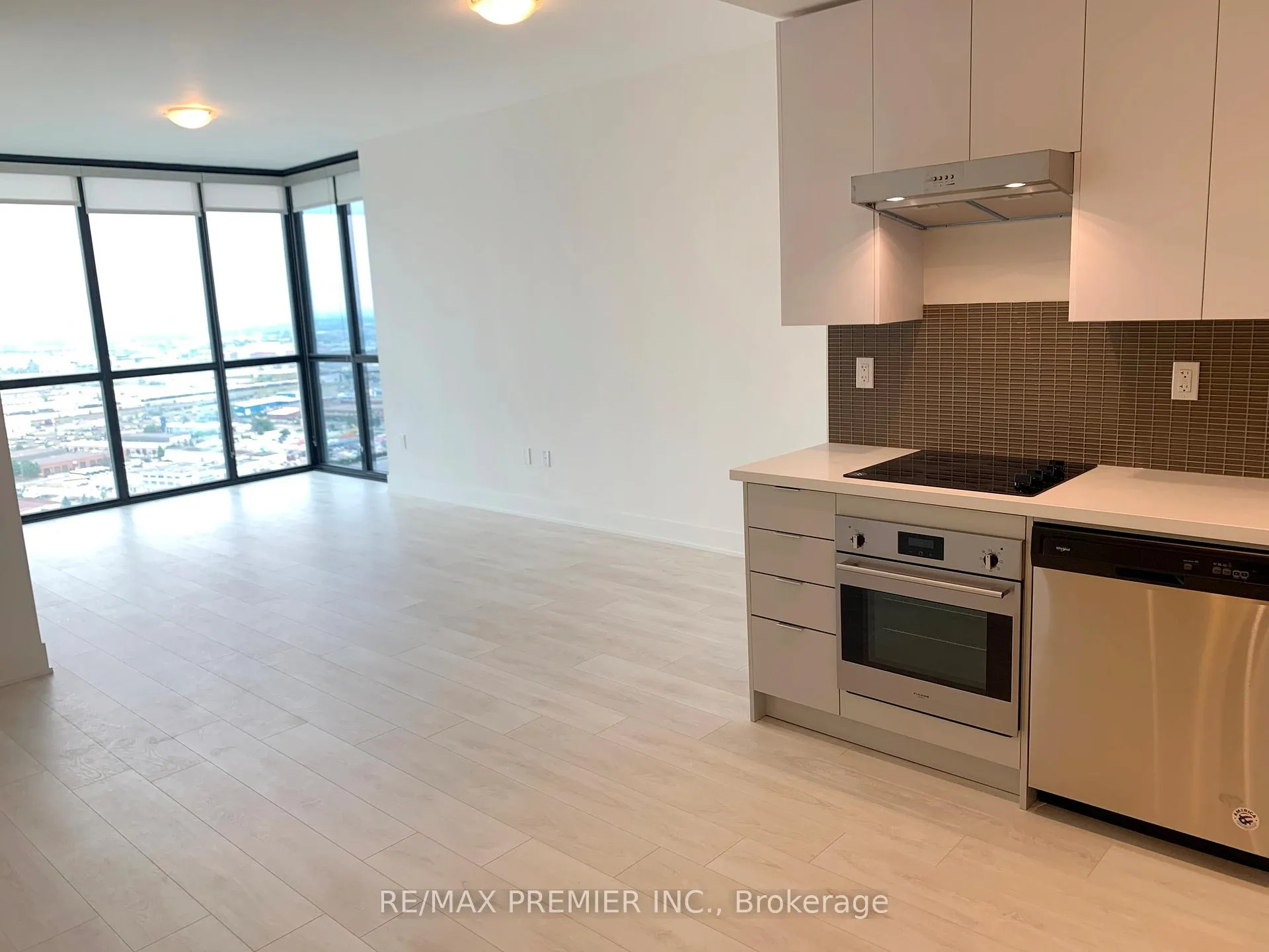Photo 2 of Unit 3201, 2908 Highway 7, Vaughan, Concord — HOMEH