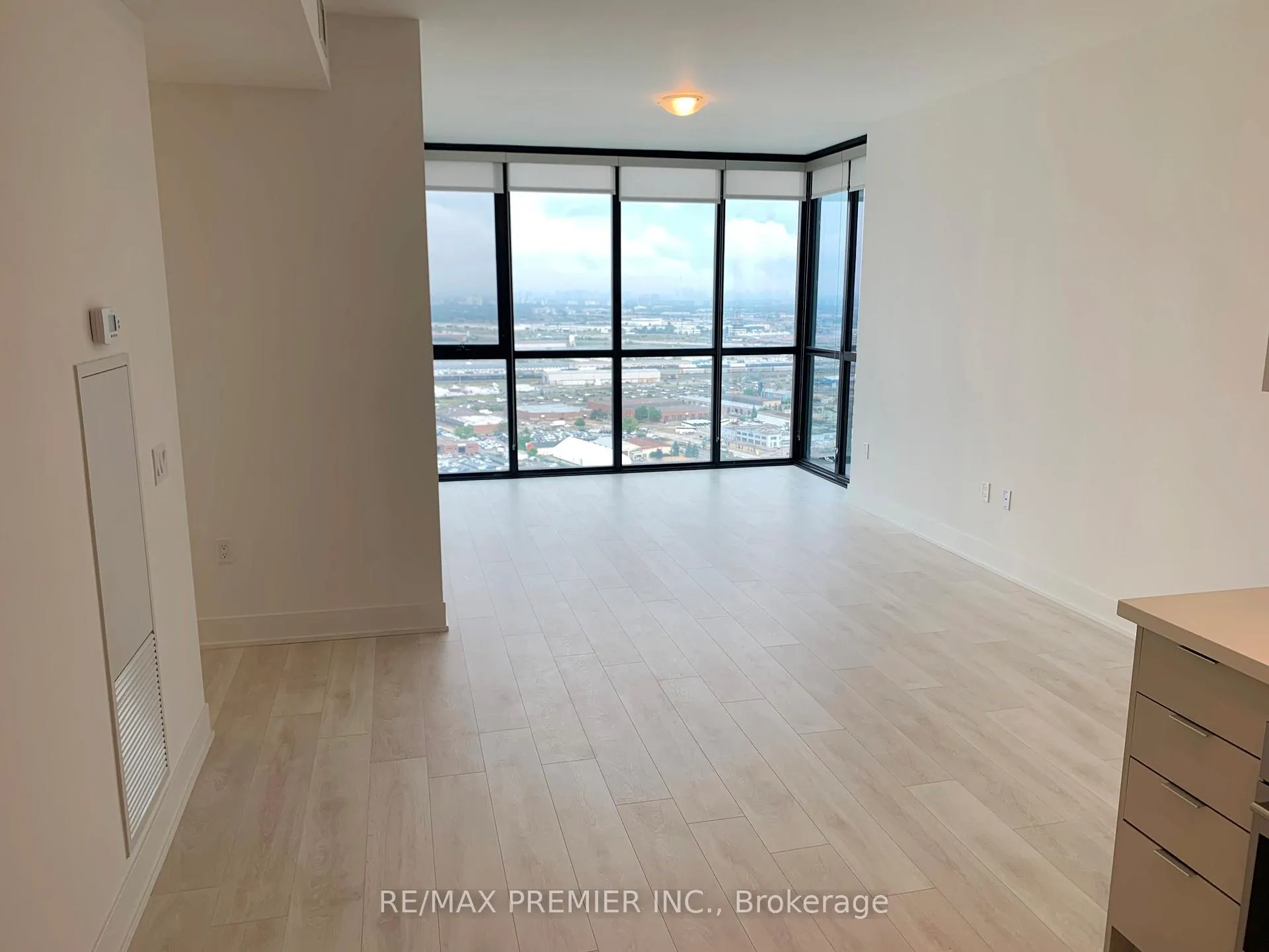 Photo 5 of Unit 3201, 2908 Highway 7, Vaughan, Concord — HOMEH