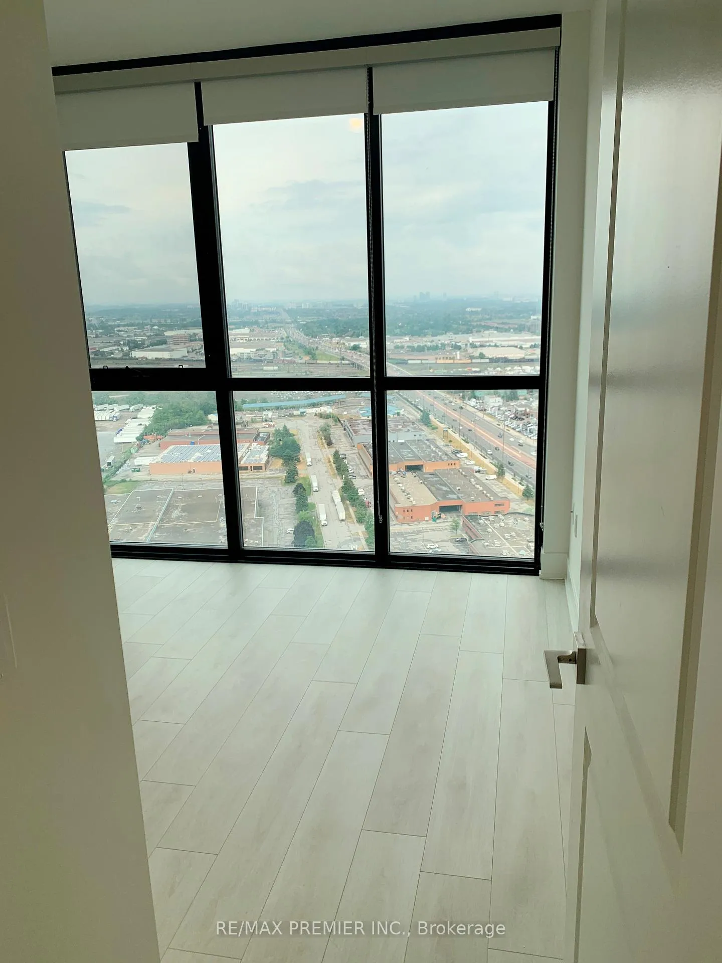 Photo 7 of Unit 3201, 2908 Highway 7, Vaughan, Concord — HOMEH