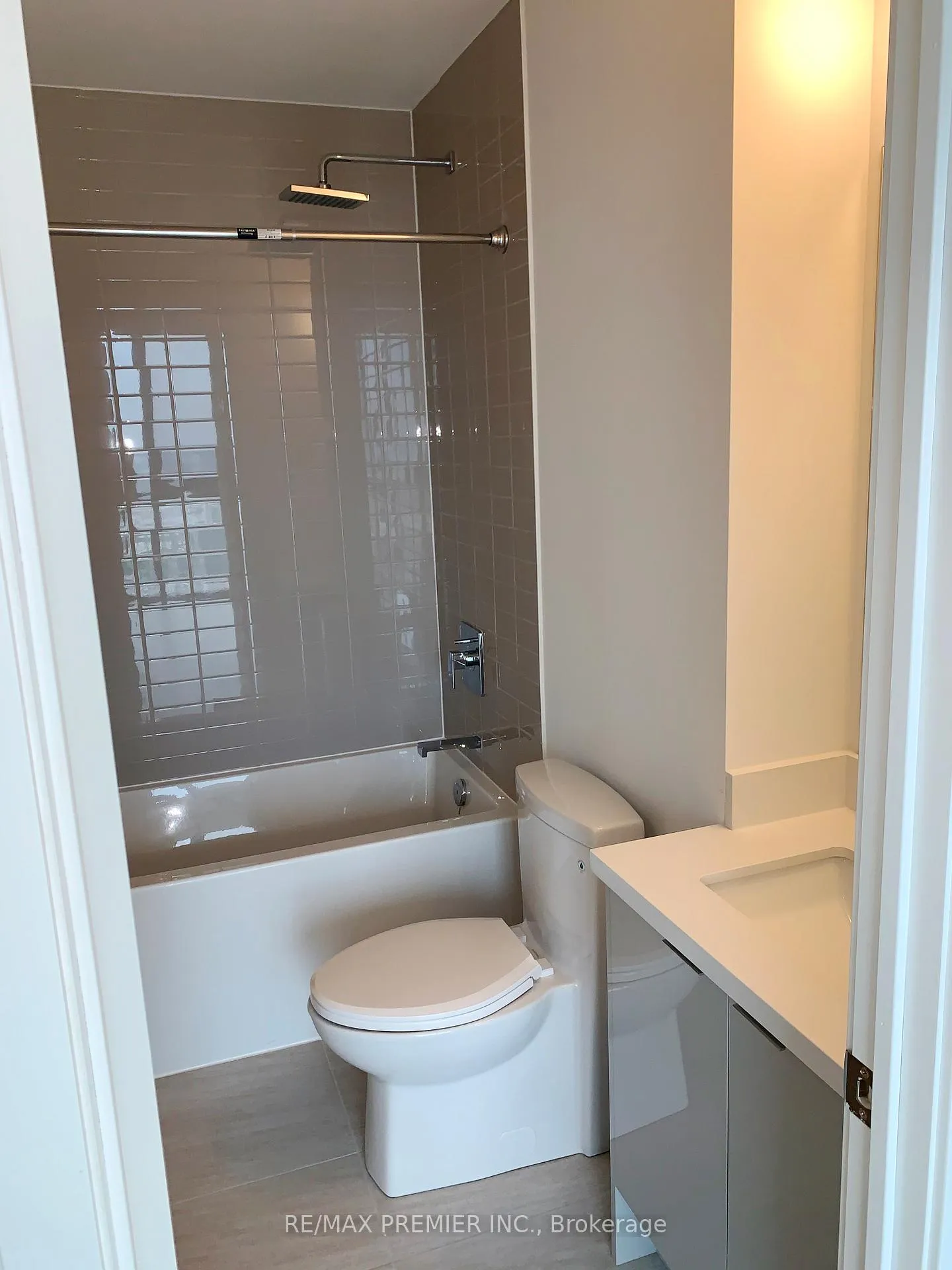 Photo 8 of Unit 3201, 2908 Highway 7, Vaughan, Concord — HOMEH