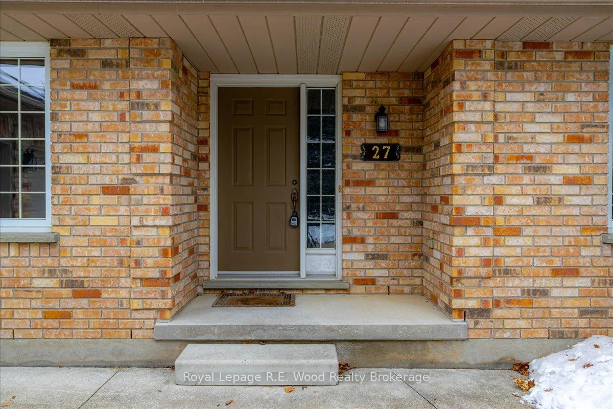 Photo 3 of 27 Woodside Drive, Tillsonburg — HOMEH