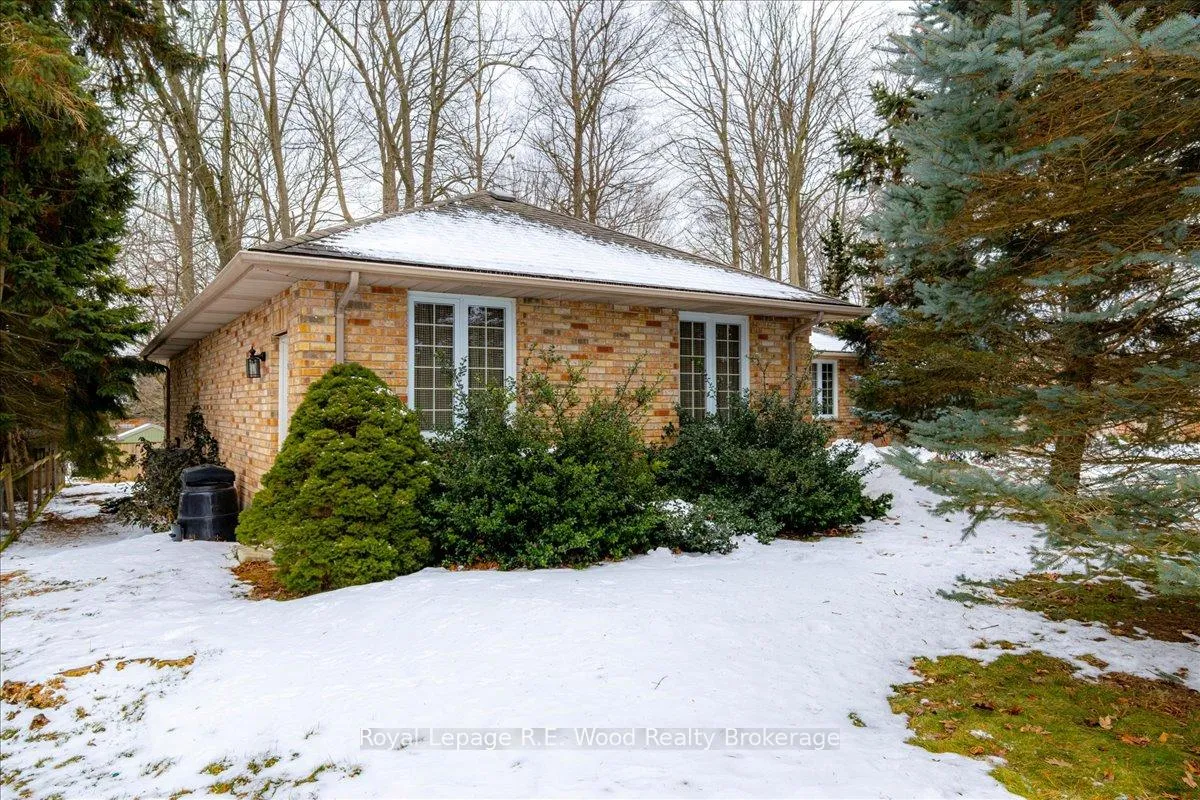 Photo 5 of 27 Woodside Drive, Tillsonburg — HOMEH