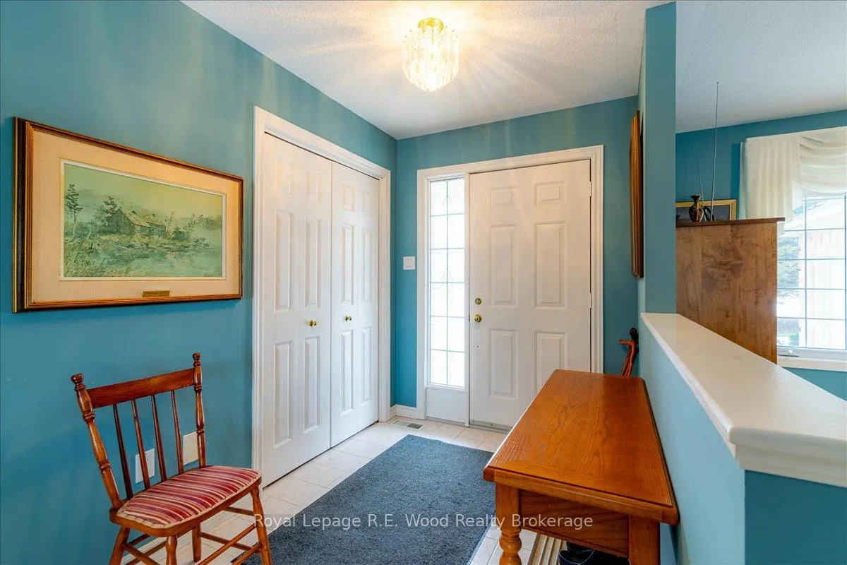 Photo 10 of 27 Woodside Drive, Tillsonburg — HOMEH