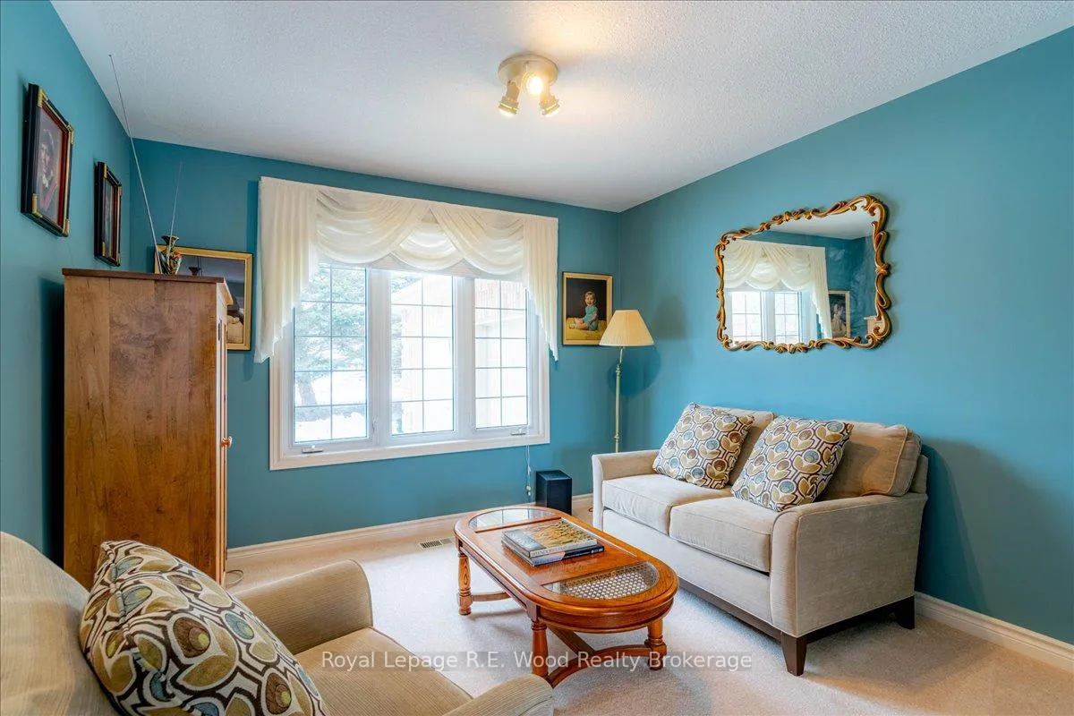 Photo 11 of 27 Woodside Drive, Tillsonburg — HOMEH