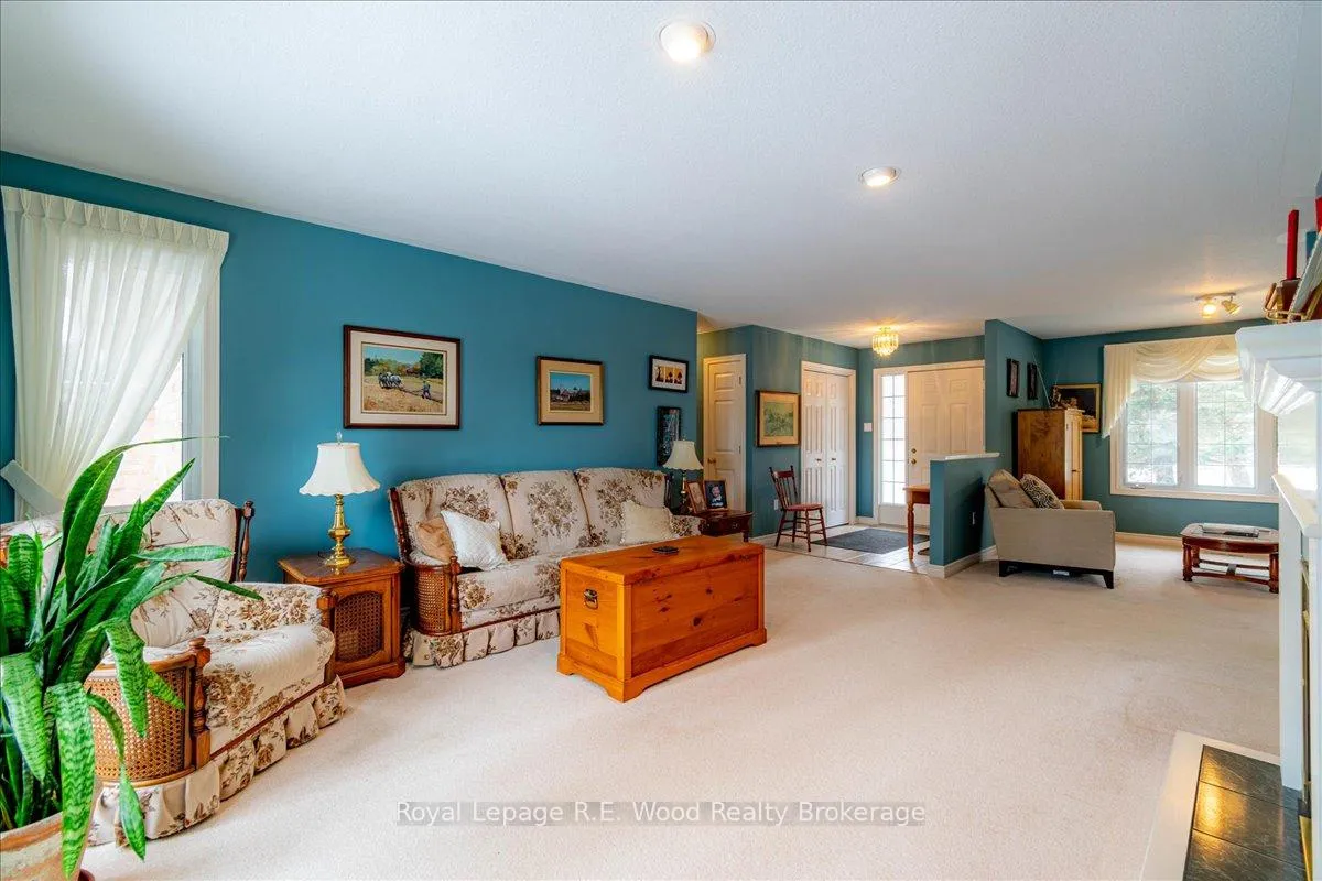 Photo 14 of 27 Woodside Drive, Tillsonburg — HOMEH