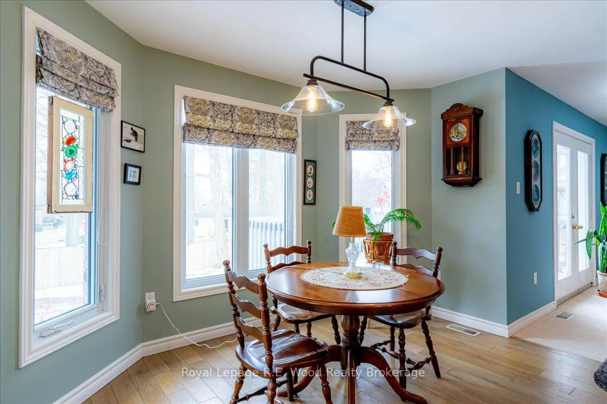Photo 20 of 27 Woodside Drive, Tillsonburg — HOMEH