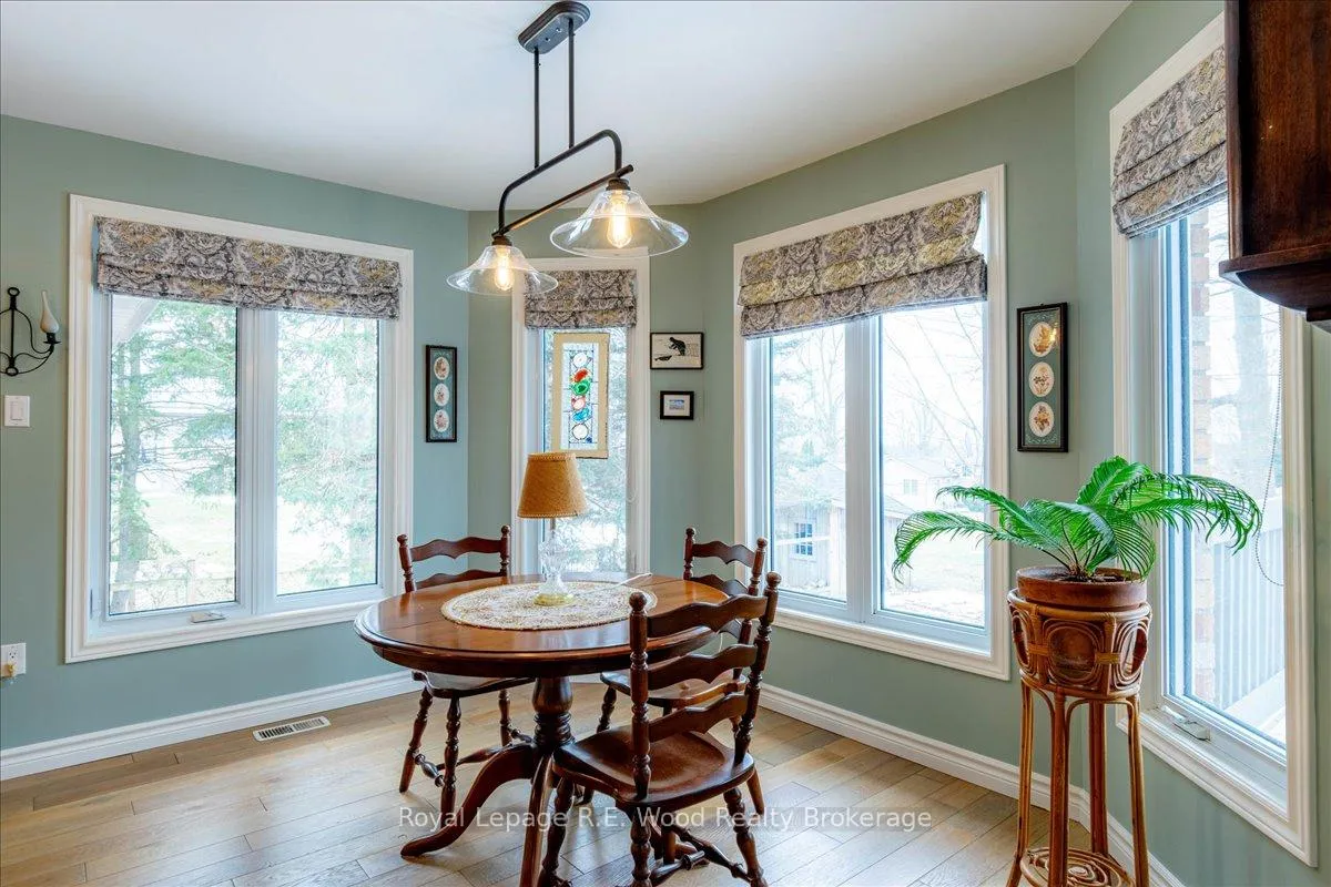 Photo 21 of 27 Woodside Drive, Tillsonburg — HOMEH