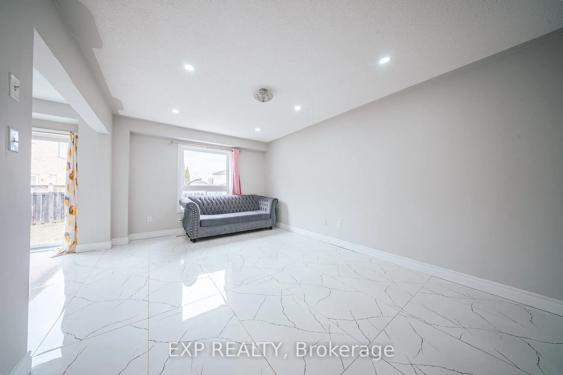 Photo 4 of 3 Deforest Drive, Brampton, Fletcher's Meadow — HOMEH