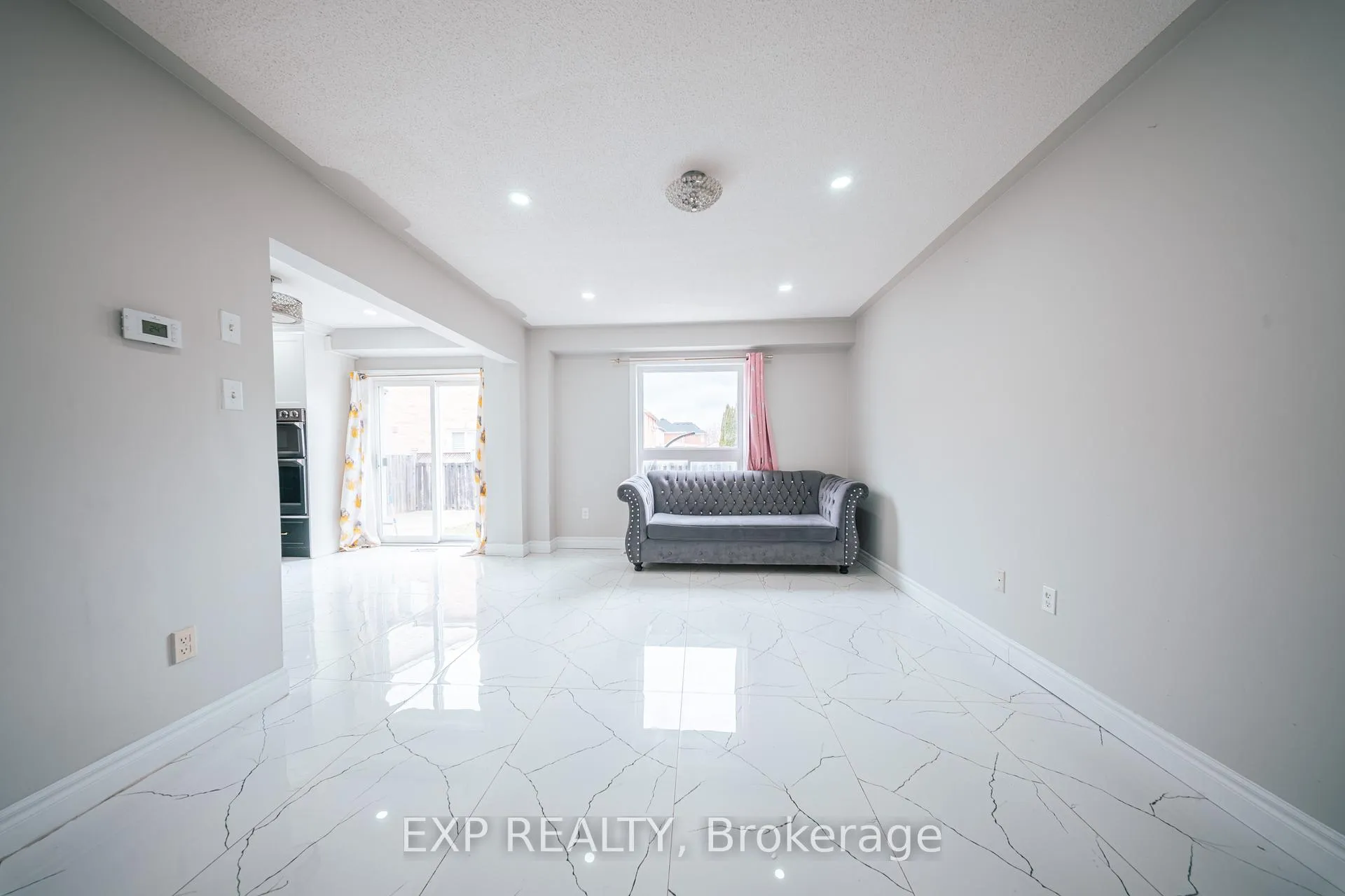 Photo 5 of 3 Deforest Drive, Brampton, Fletcher's Meadow — HOMEH