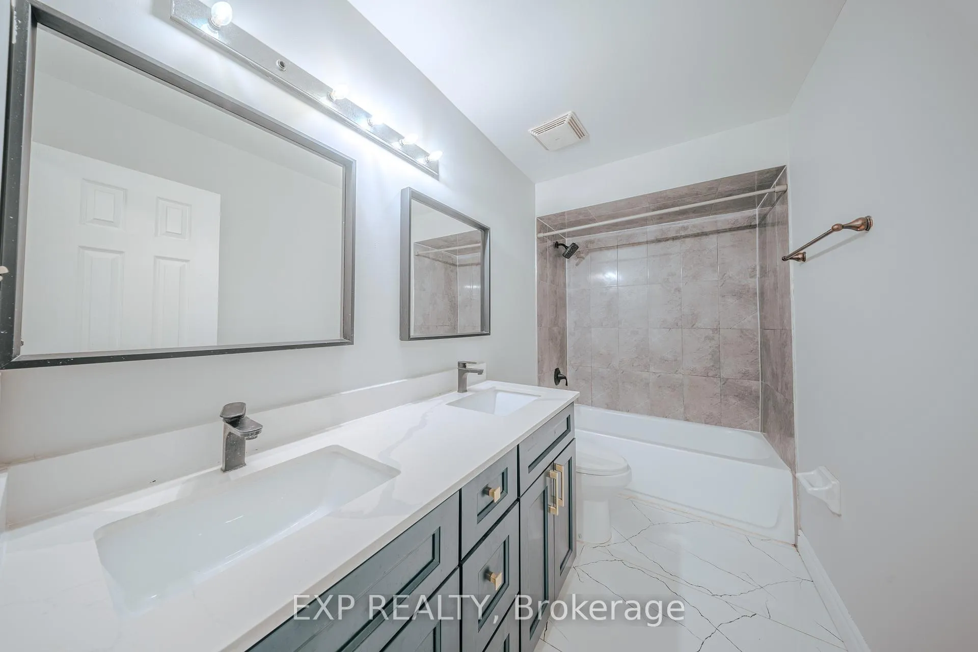 Photo 21 of 3 Deforest Drive, Brampton, Fletcher's Meadow — HOMEH