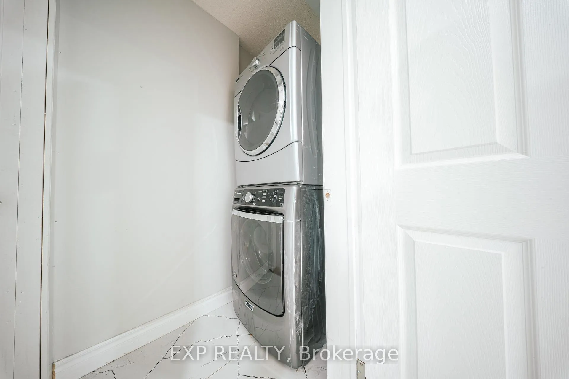 Photo 27 of 3 Deforest Drive, Brampton, Fletcher's Meadow — HOMEH