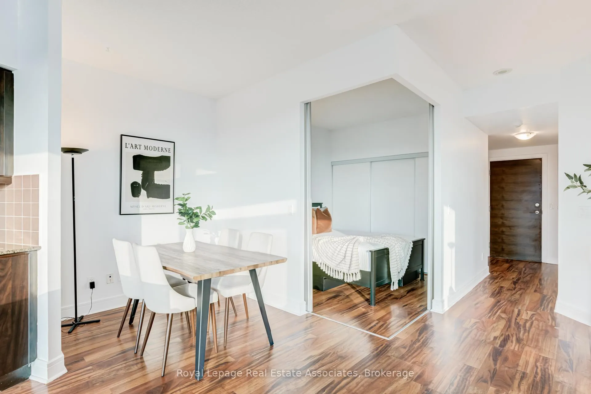 Photo 4 of Unit LPH21, 35 Brian Peck Crescent, Toronto, Thorncliffe Park — HOMEH