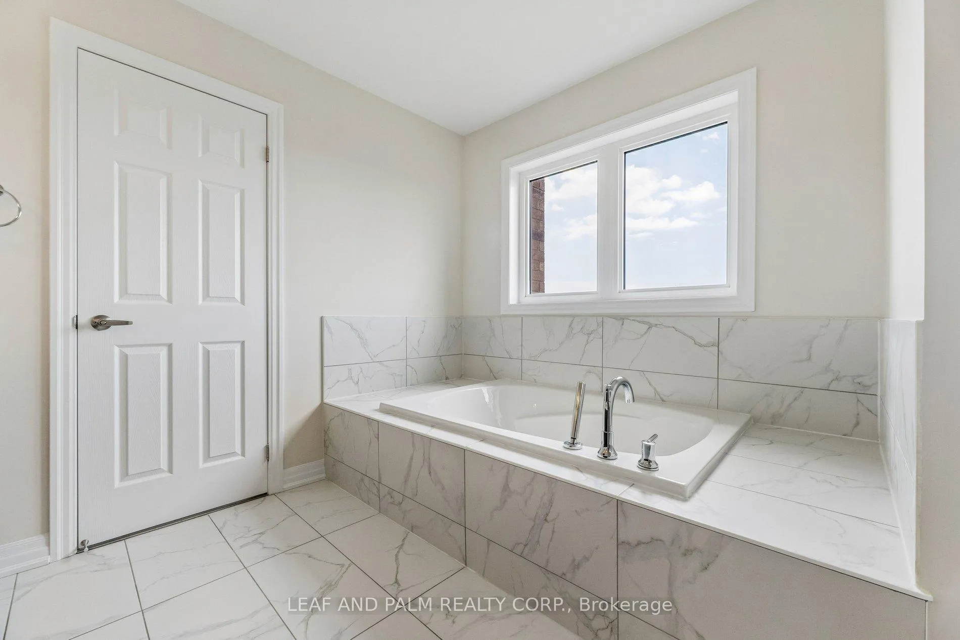 Photo 31 of 79 Ed Ewert Avenue, Clarington, Newcastle — HOMEH