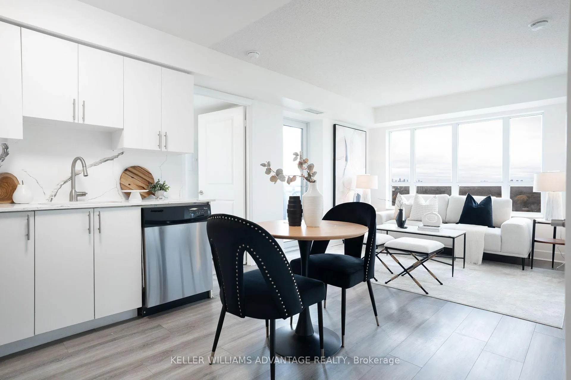 Photo 2 of Unit 1008, 6 Eva Road, Etobicoke, Etobicoke West Mall — HOMEH
