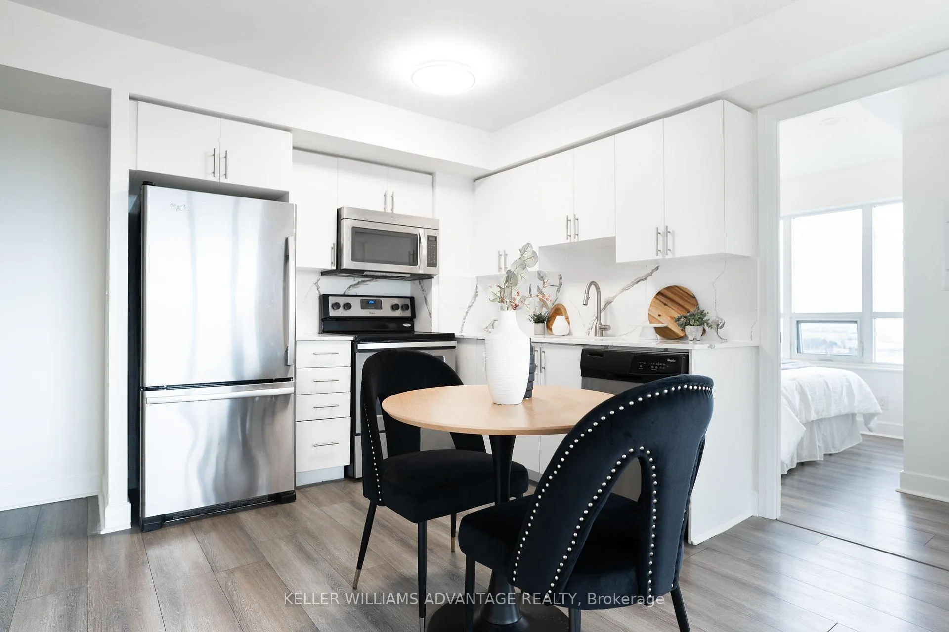 Photo 4 of Unit 1008, 6 Eva Road, Etobicoke, Etobicoke West Mall — HOMEH
