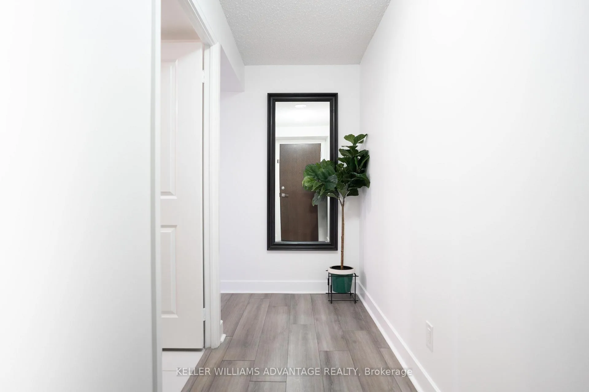 Photo 7 of Unit 1008, 6 Eva Road, Etobicoke, Etobicoke West Mall — HOMEH